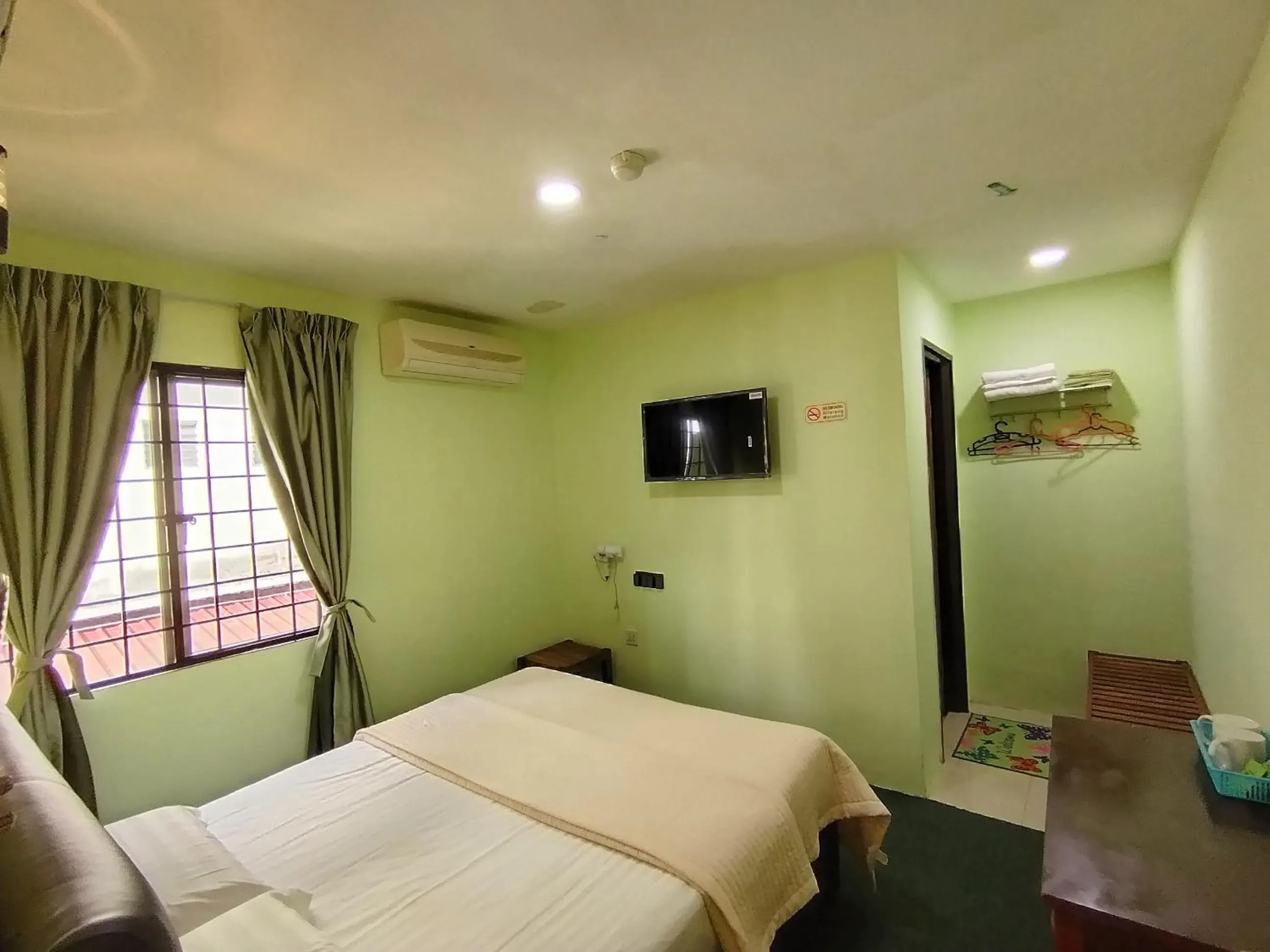 Photo of the whole room, Bed in Hotel O Seremban Near SnowLim Wonderland Formerly M&N Hotel