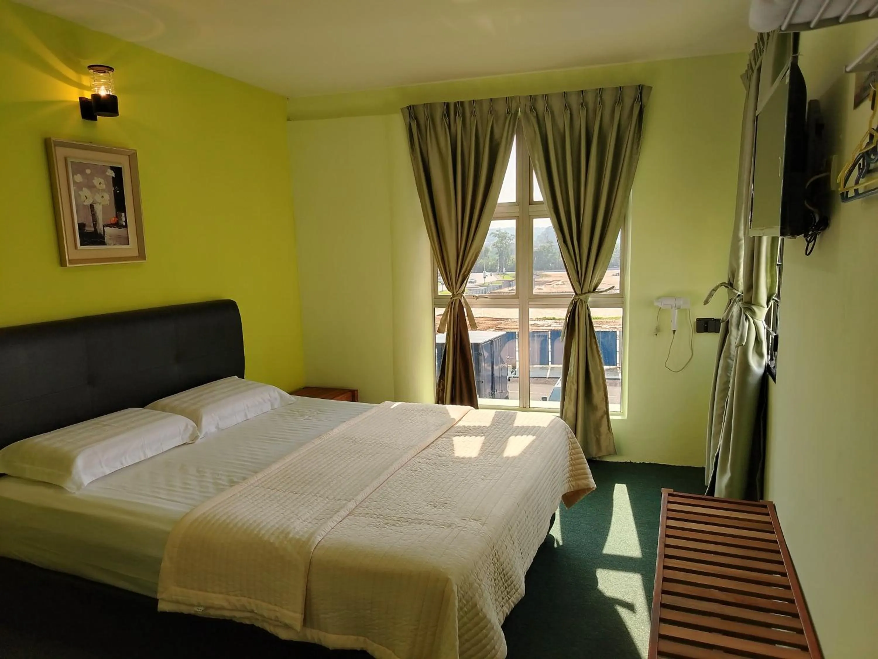 Photo of the whole room, Bed in Hotel O Seremban Near SnowLim Wonderland Formerly M&N Hotel