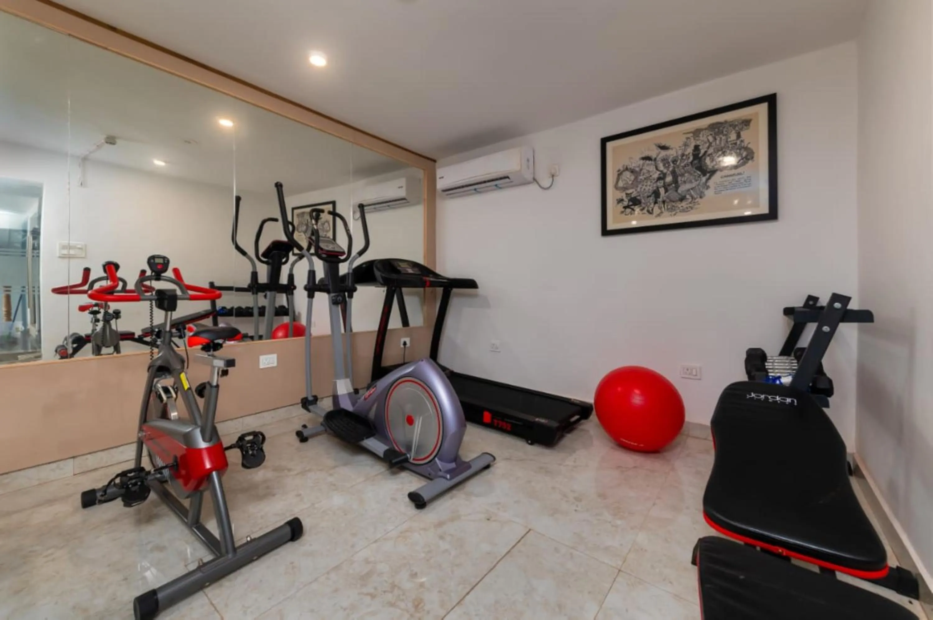 Fitness centre/facilities in Grand Continent Morjim
