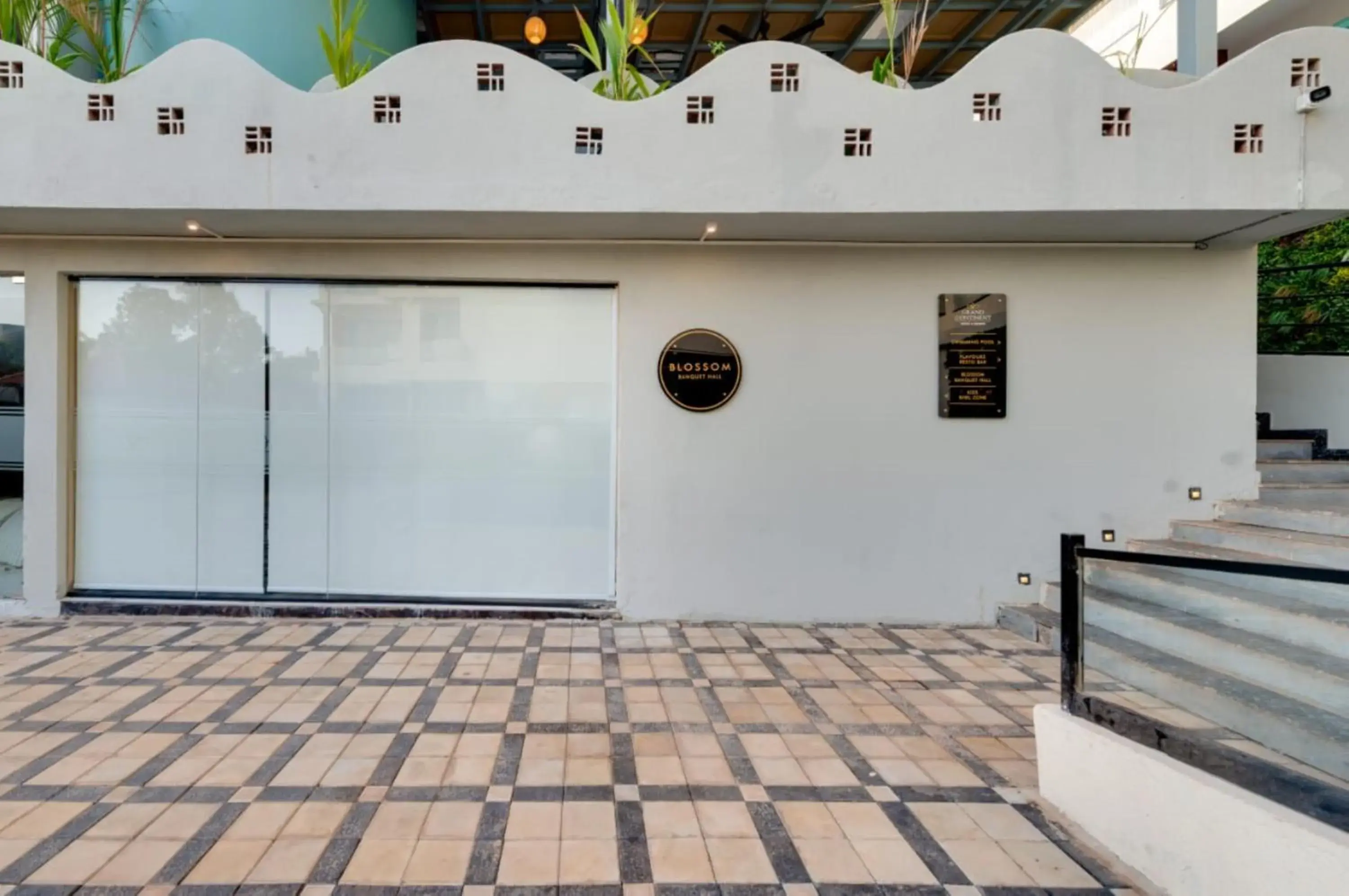 Facade/entrance in Grand Continent Morjim Facade/entrance in Grand Continent Morjim