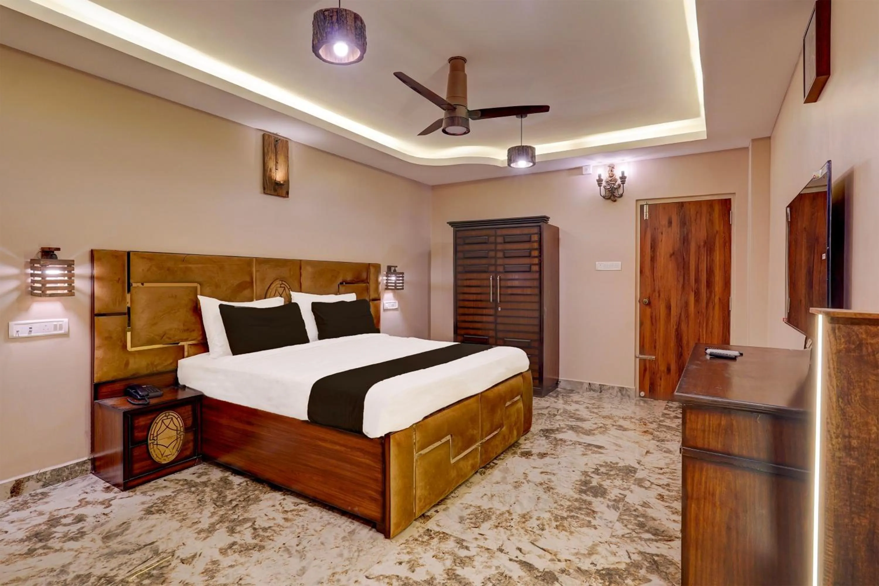 Bedroom, Bed in Super Townhouse NK Vivanta Luxury Rooms