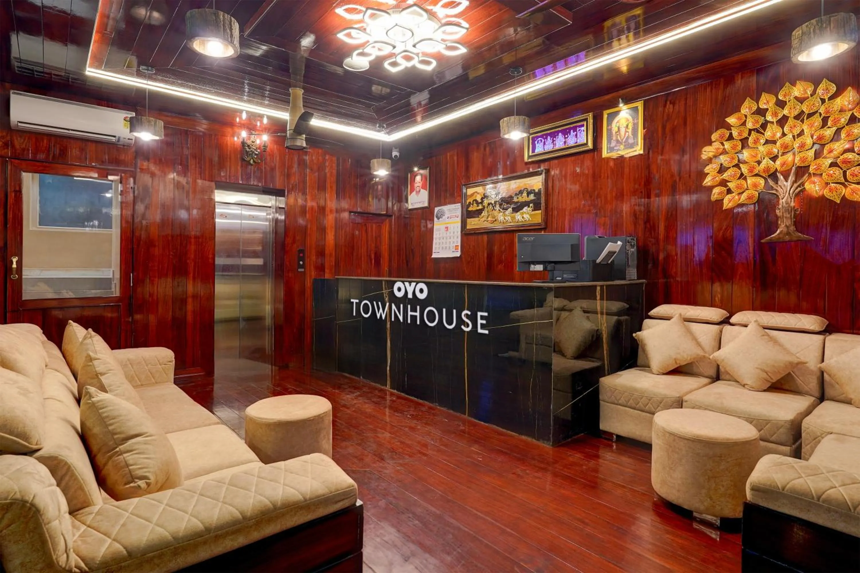 Lobby or reception in Super Townhouse NK Vivanta Luxury Rooms