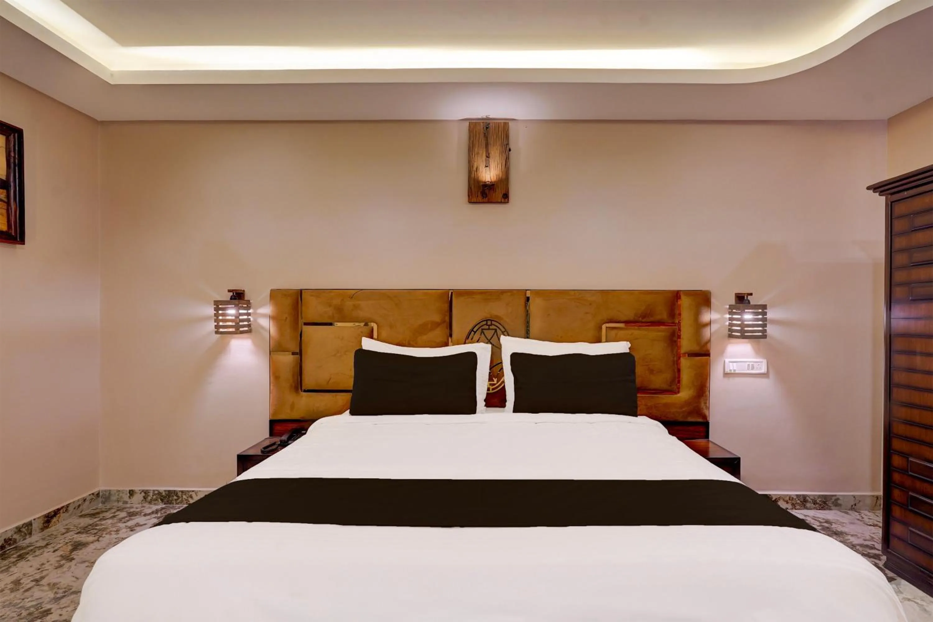 Bedroom, Bed in Super Townhouse NK Vivanta Luxury Rooms