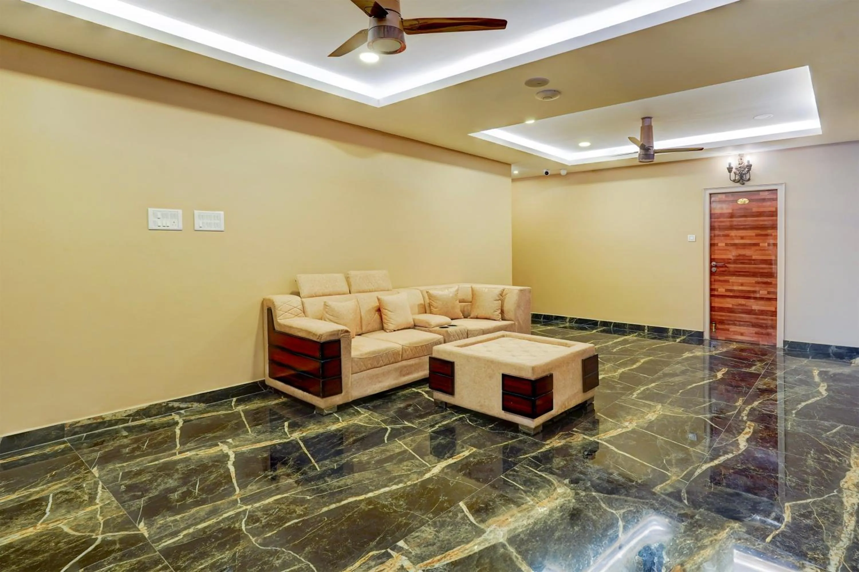 Lobby or reception in Super Townhouse NK Vivanta Luxury Rooms