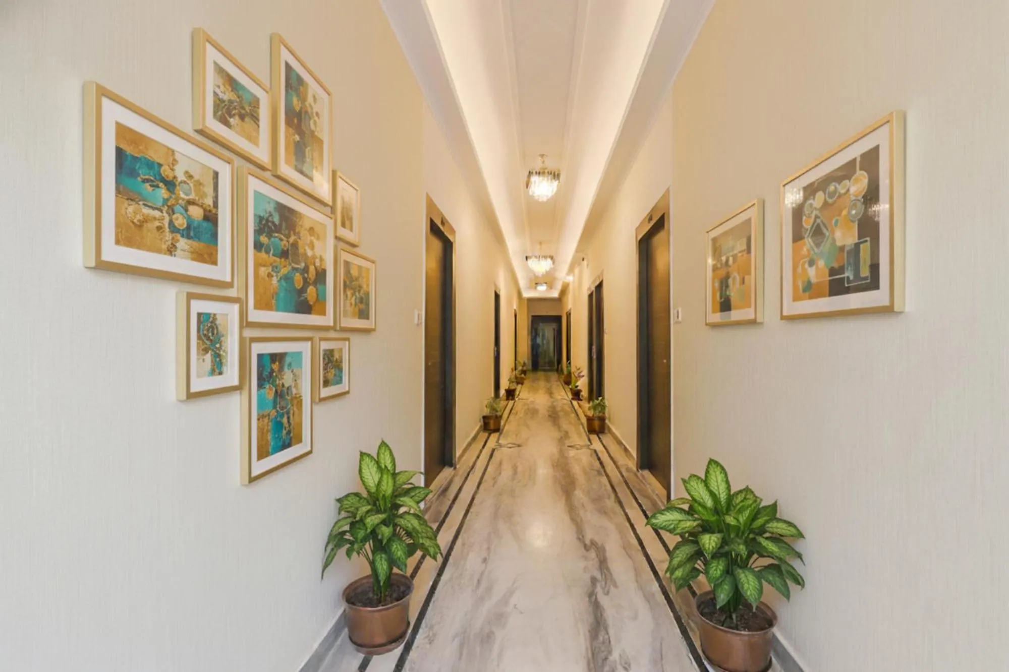 Lobby or reception in FabHotel Raj Palace