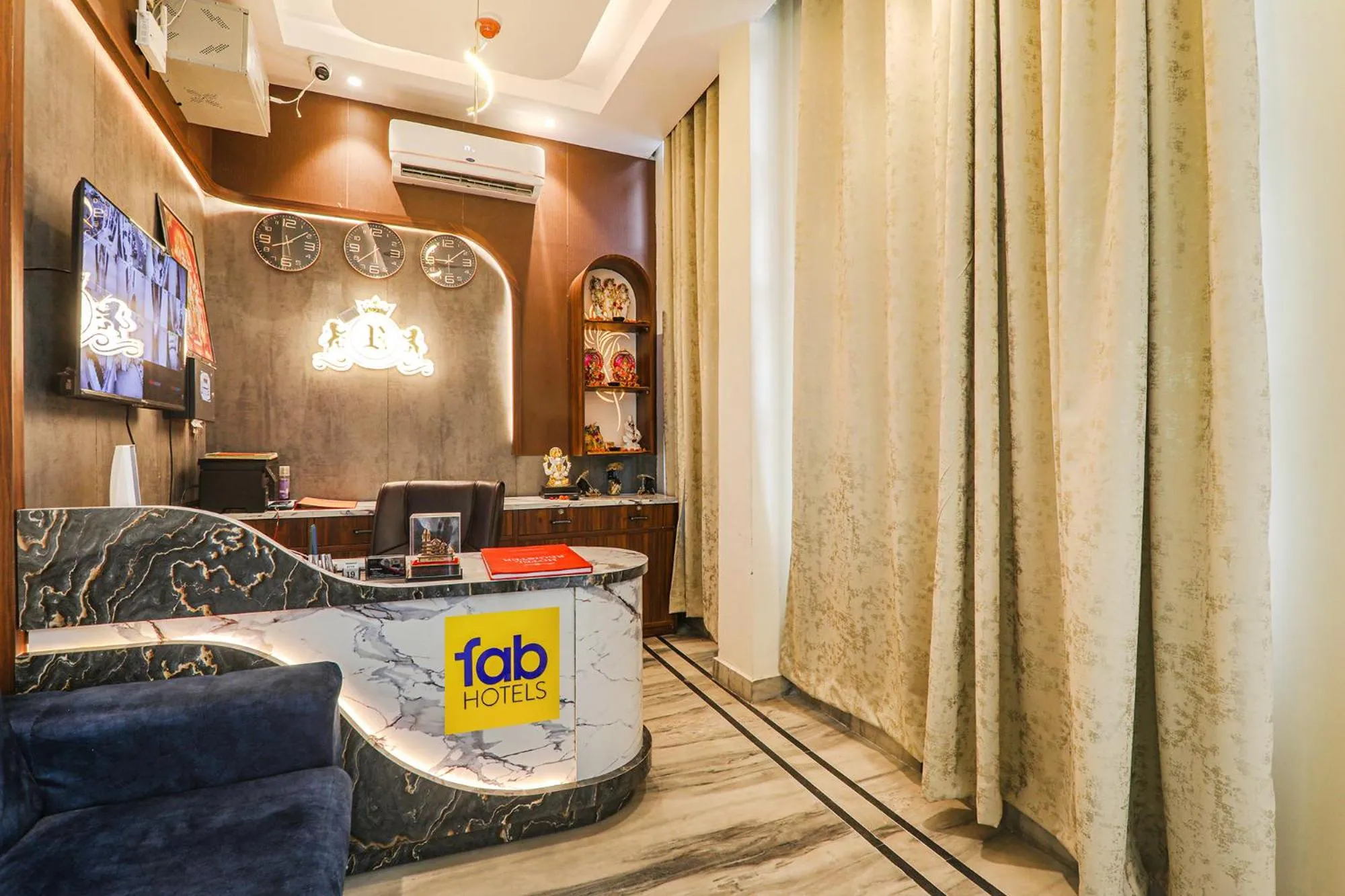 Lobby or reception in FabHotel Raj Palace