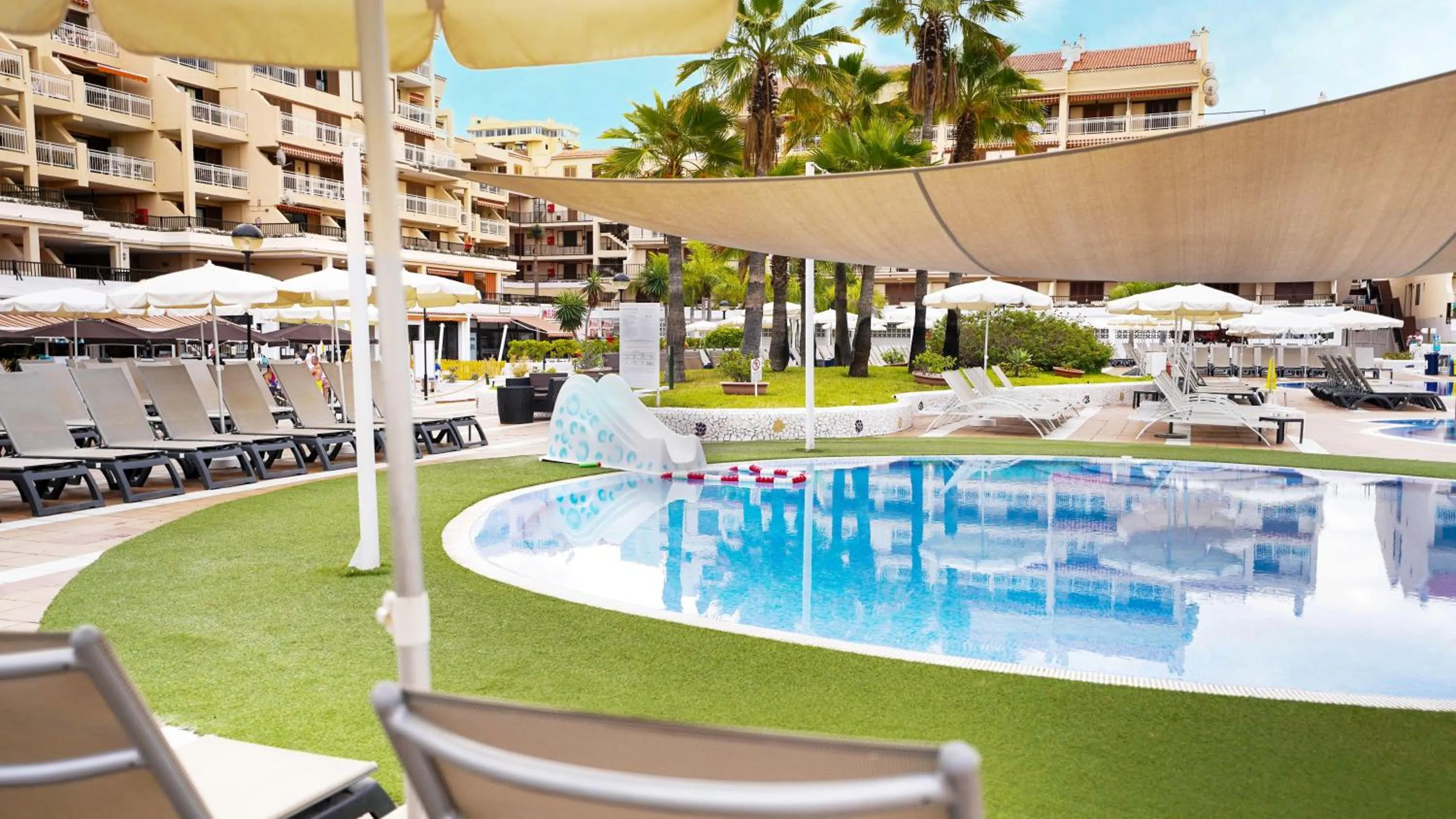 Photo of the whole room in Coral Compostela Beach