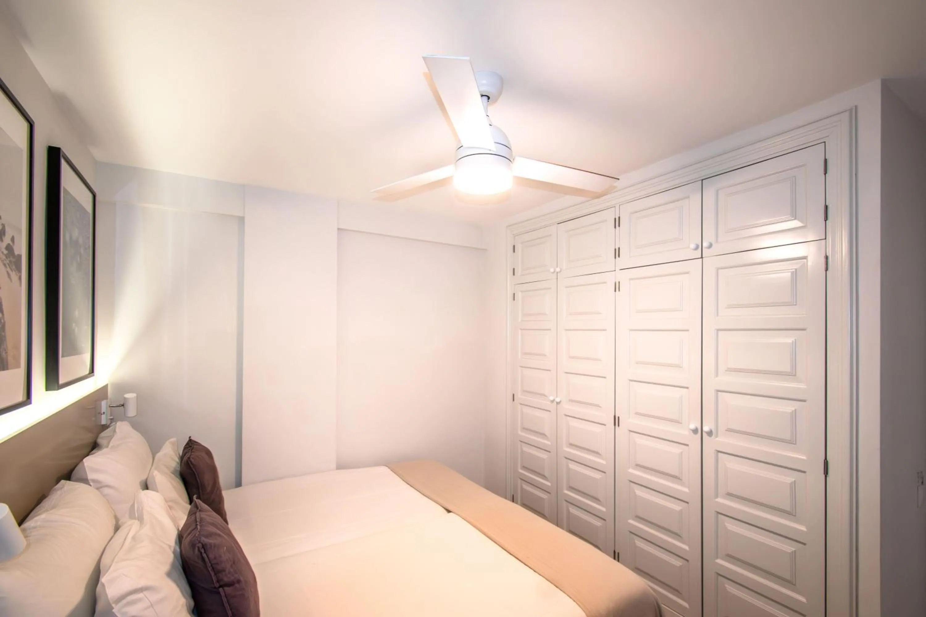 Photo of the whole room, Bed in Coral Compostela Beach