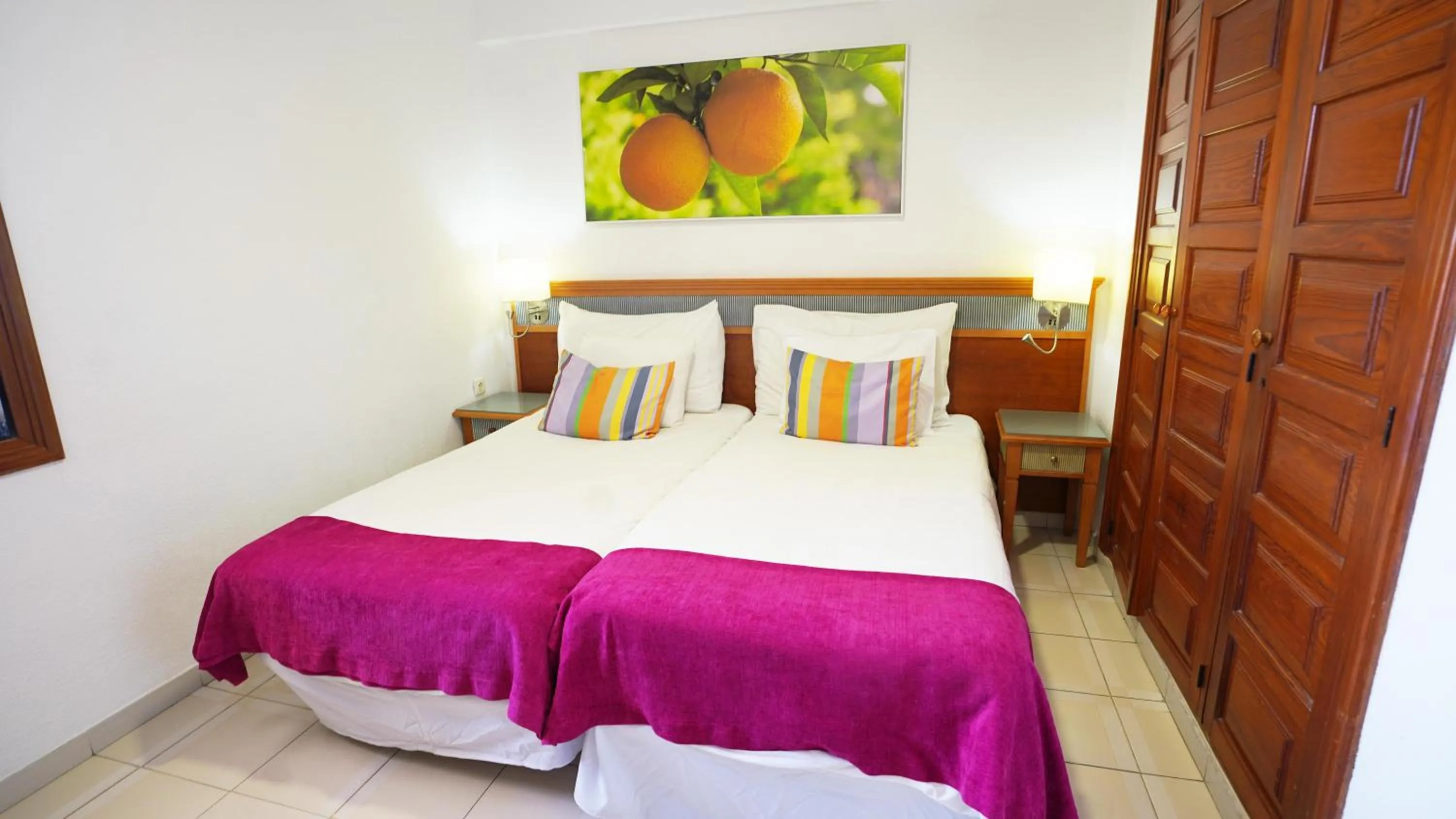 Photo of the whole room, Bed in Coral Compostela Beach