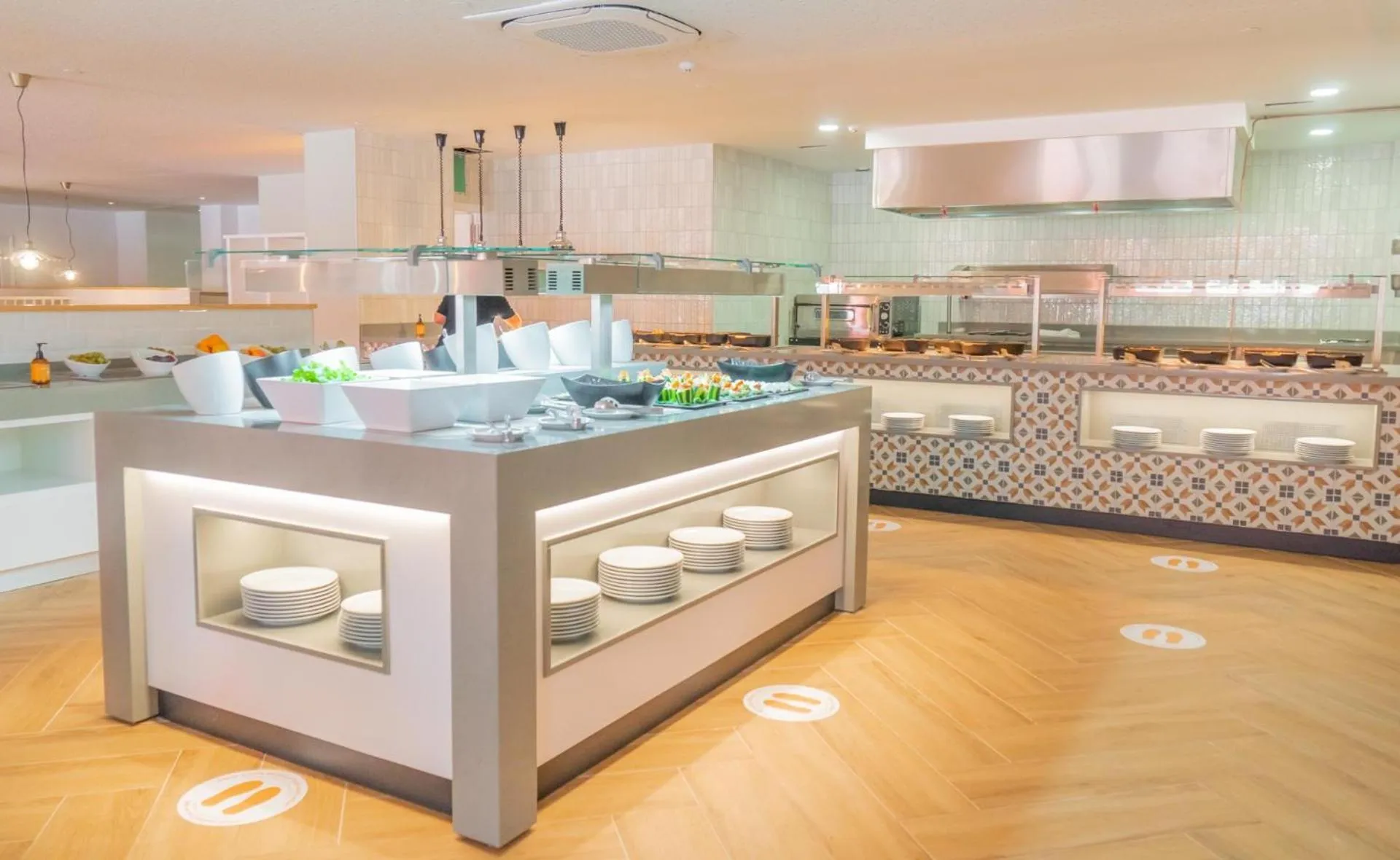 Restaurant/places to eat in Coral Compostela Beach