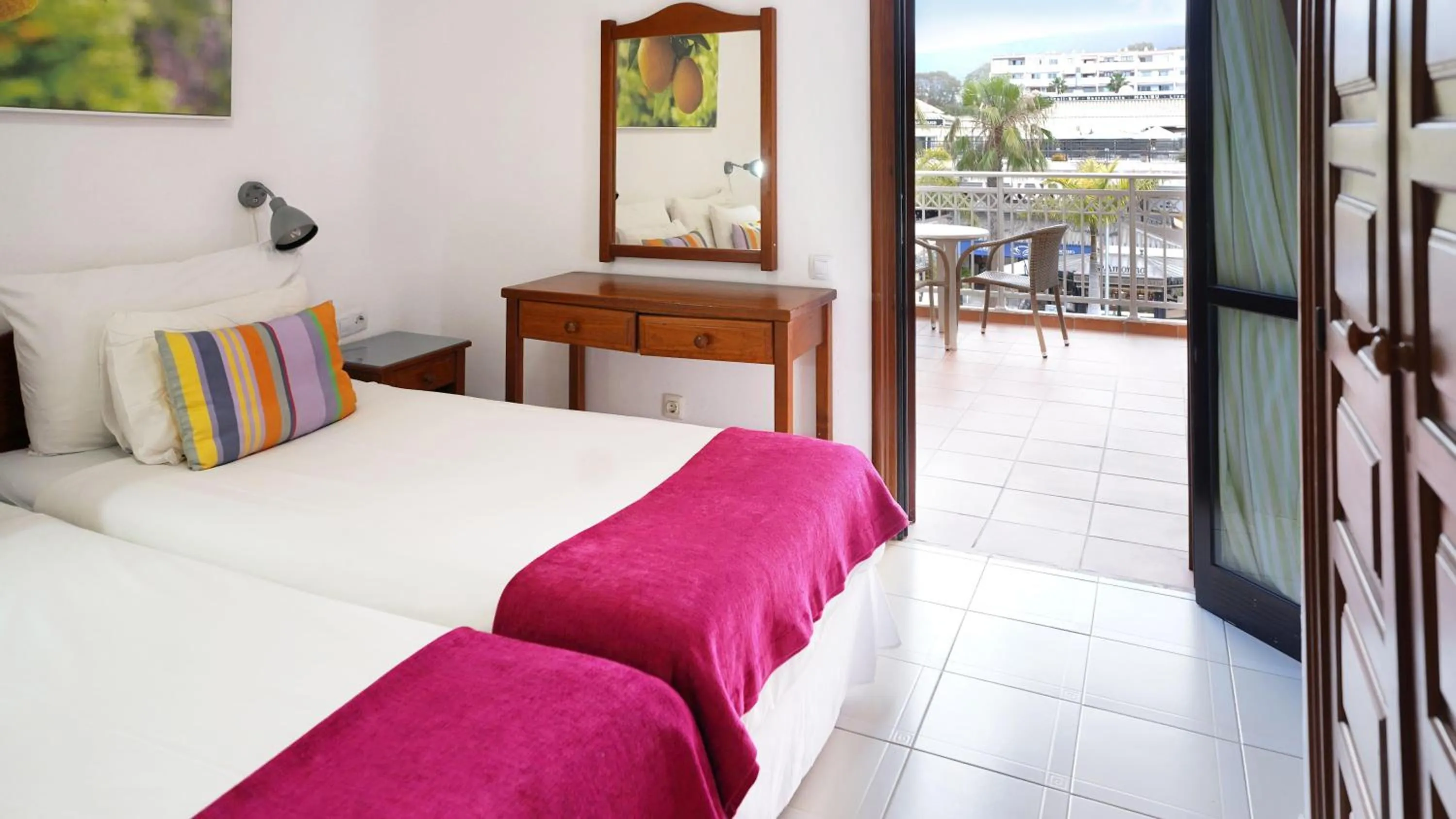 Photo of the whole room, Bed in Coral Compostela Beach