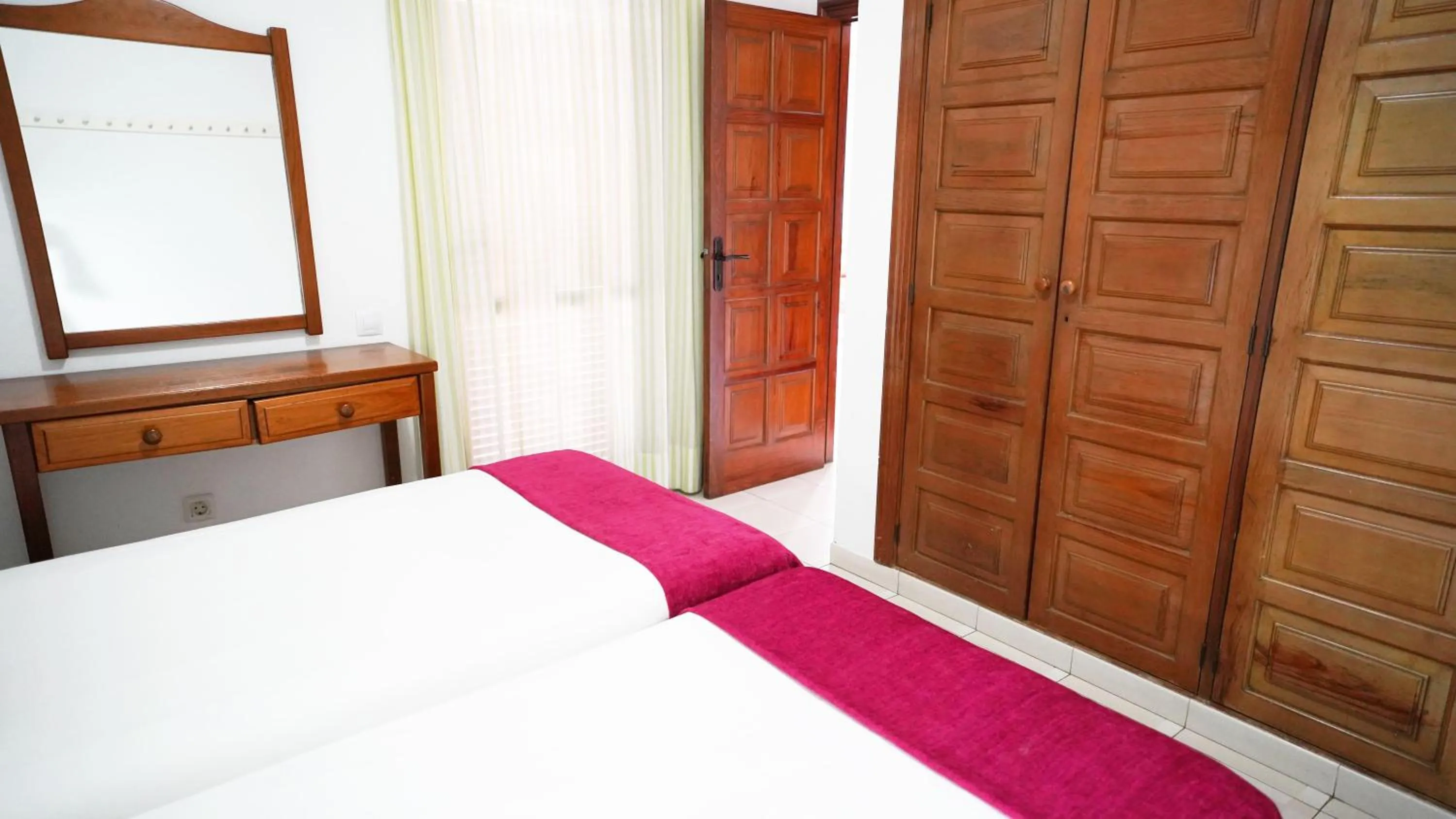 Photo of the whole room, Bed in Coral Compostela Beach
