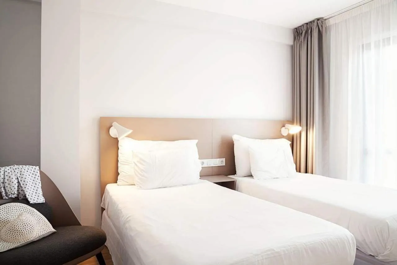 Photo of the whole room, Bed in Coral Compostela Beach