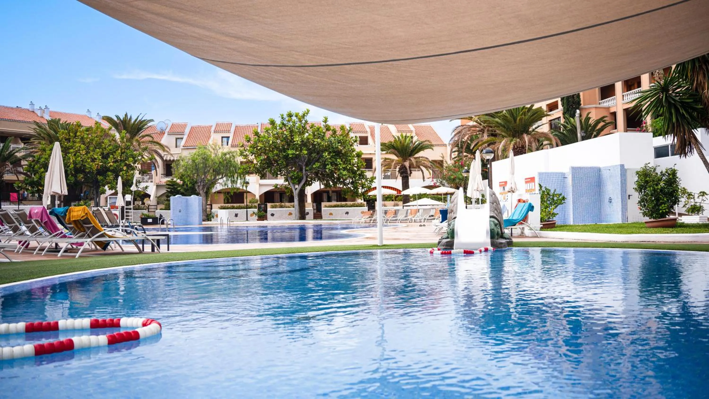 Photo of the whole room in Coral Compostela Beach