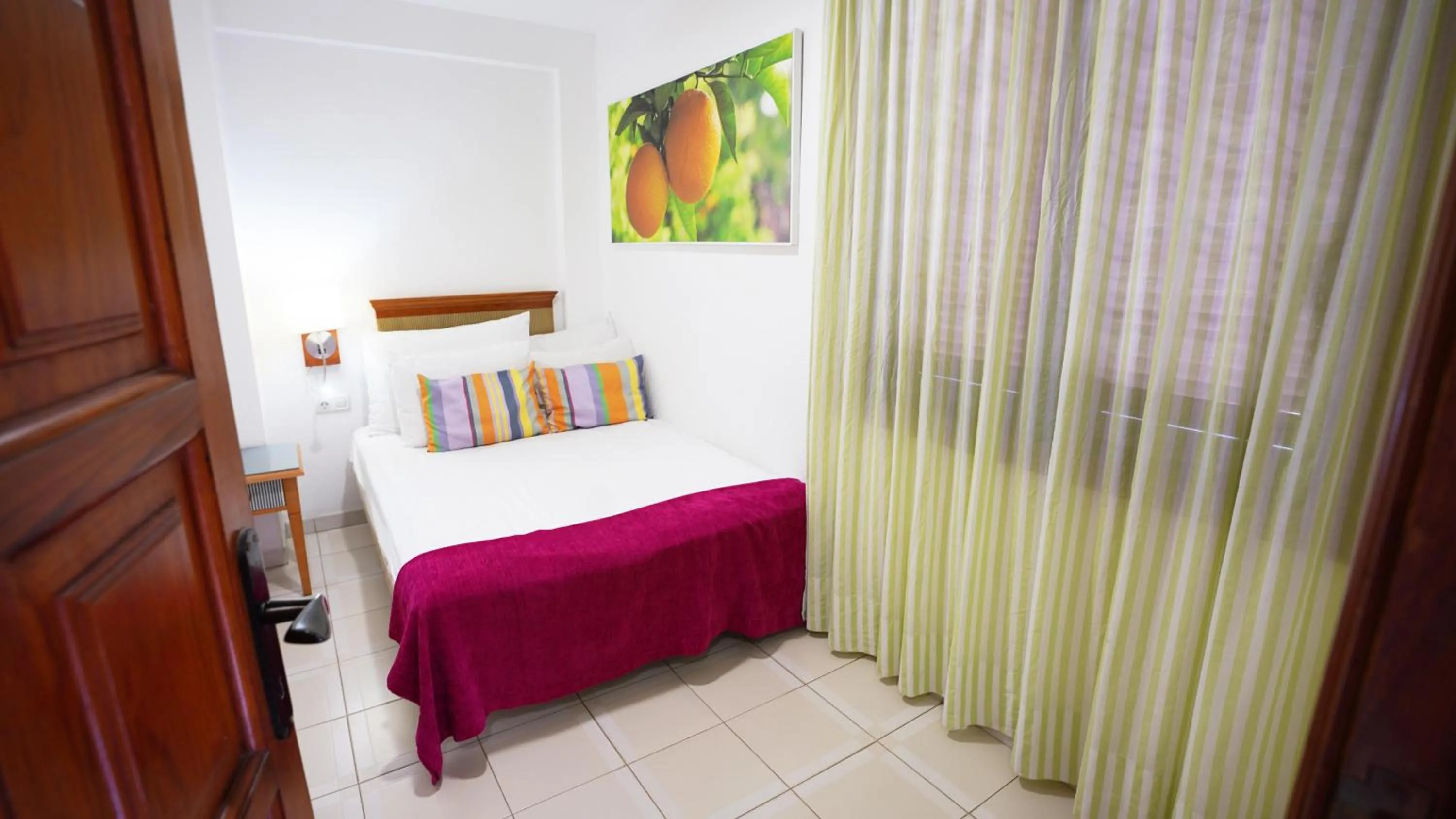 Photo of the whole room, Bed in Coral Compostela Beach