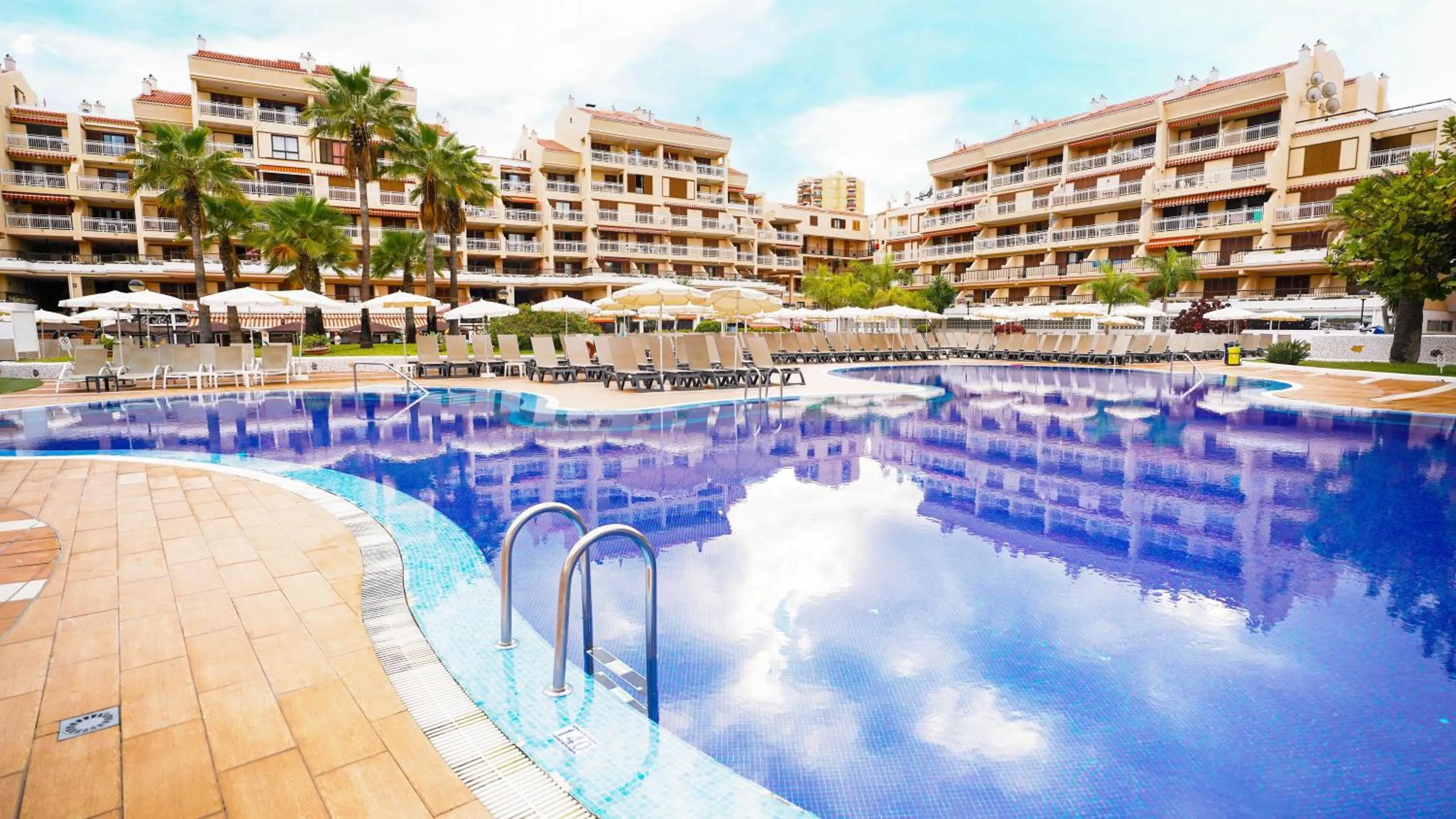 Photo of the whole room in Coral Compostela Beach