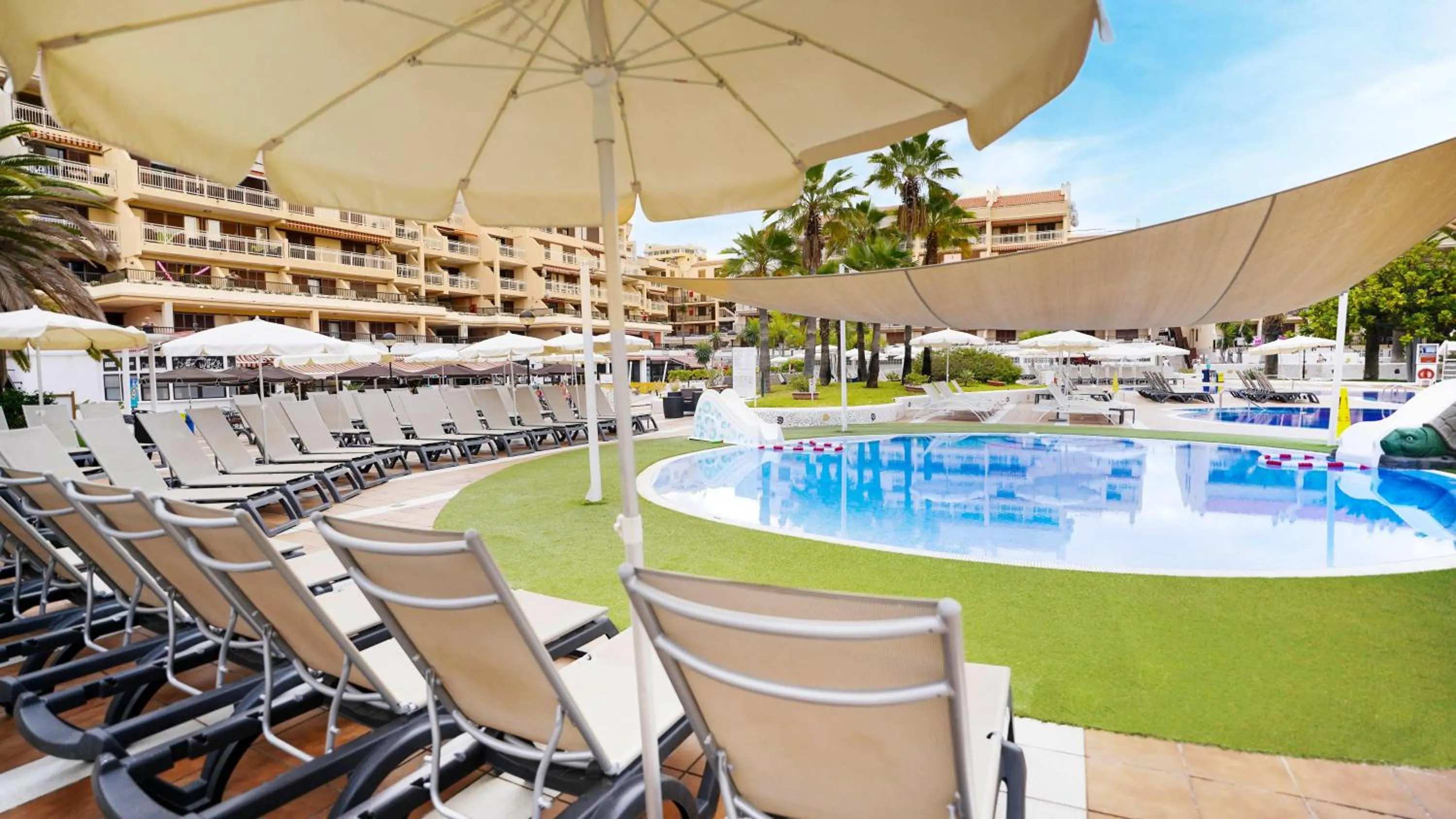 Photo of the whole room in Coral Compostela Beach