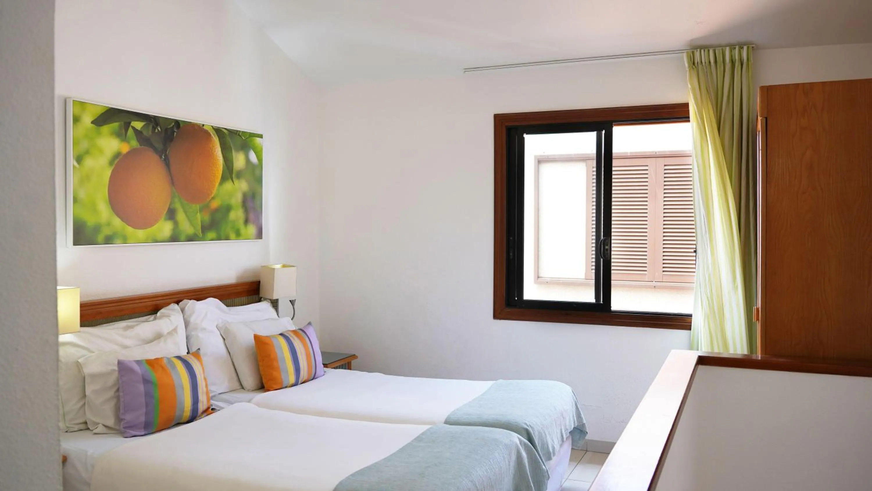 Photo of the whole room, Bed in Coral Compostela Beach