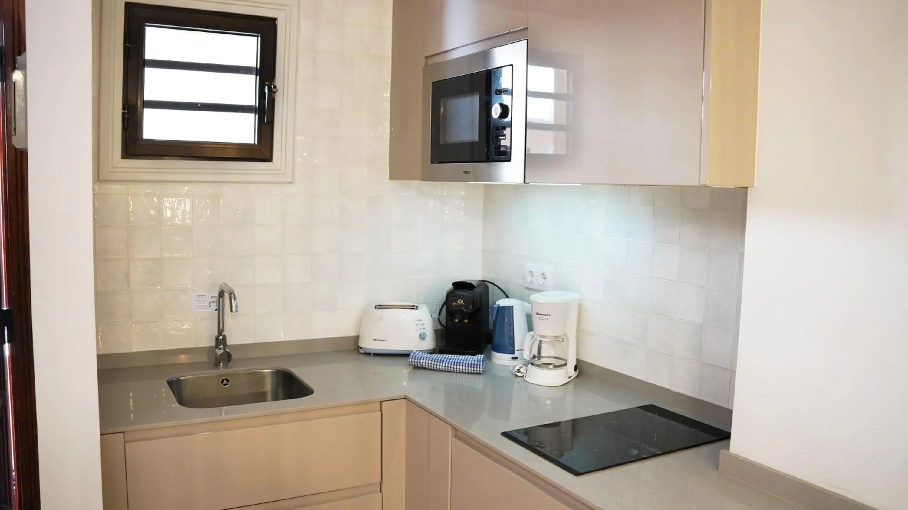 Photo of the whole room in Coral Compostela Beach