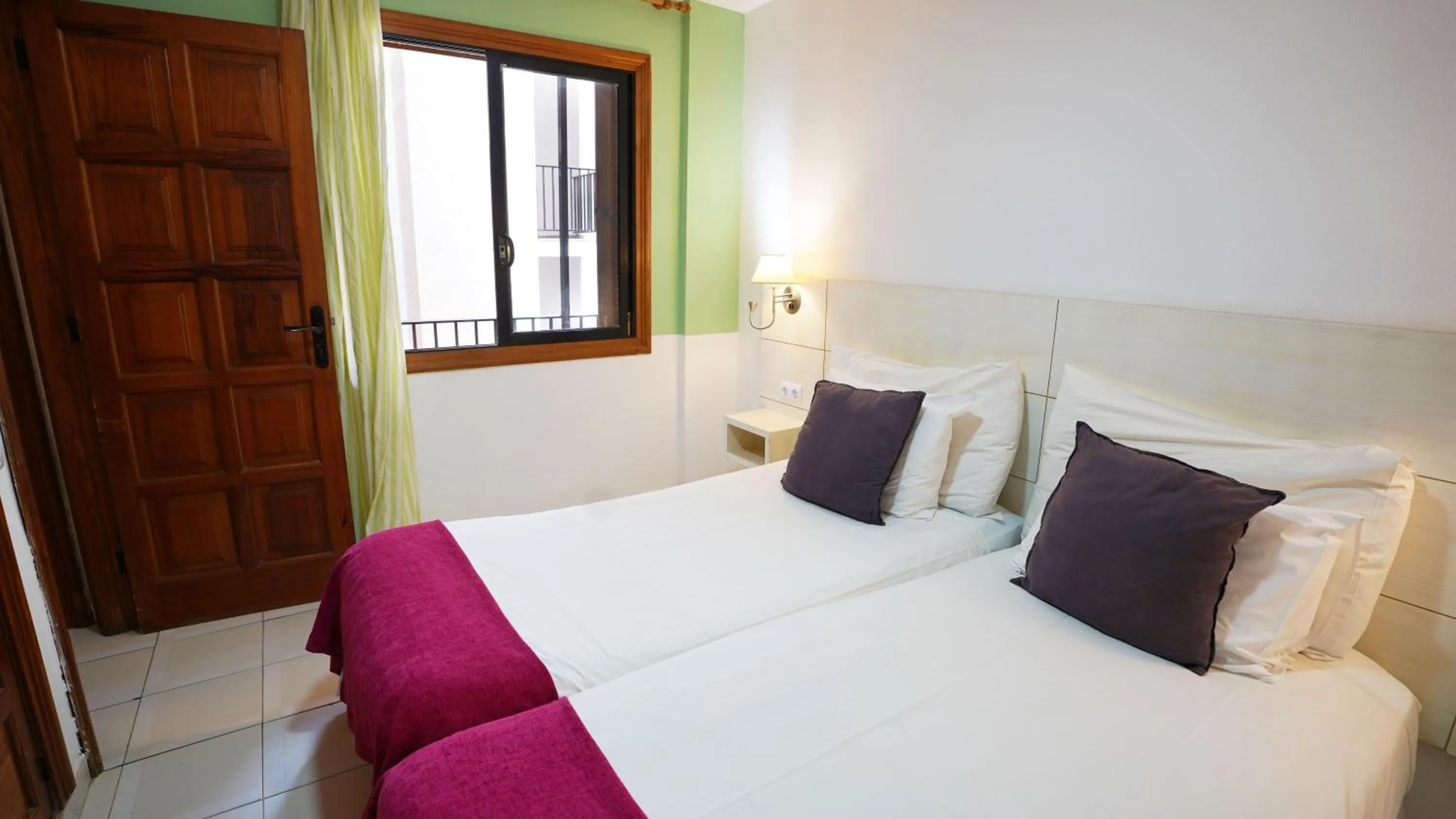 Photo of the whole room, Bed in Coral Compostela Beach