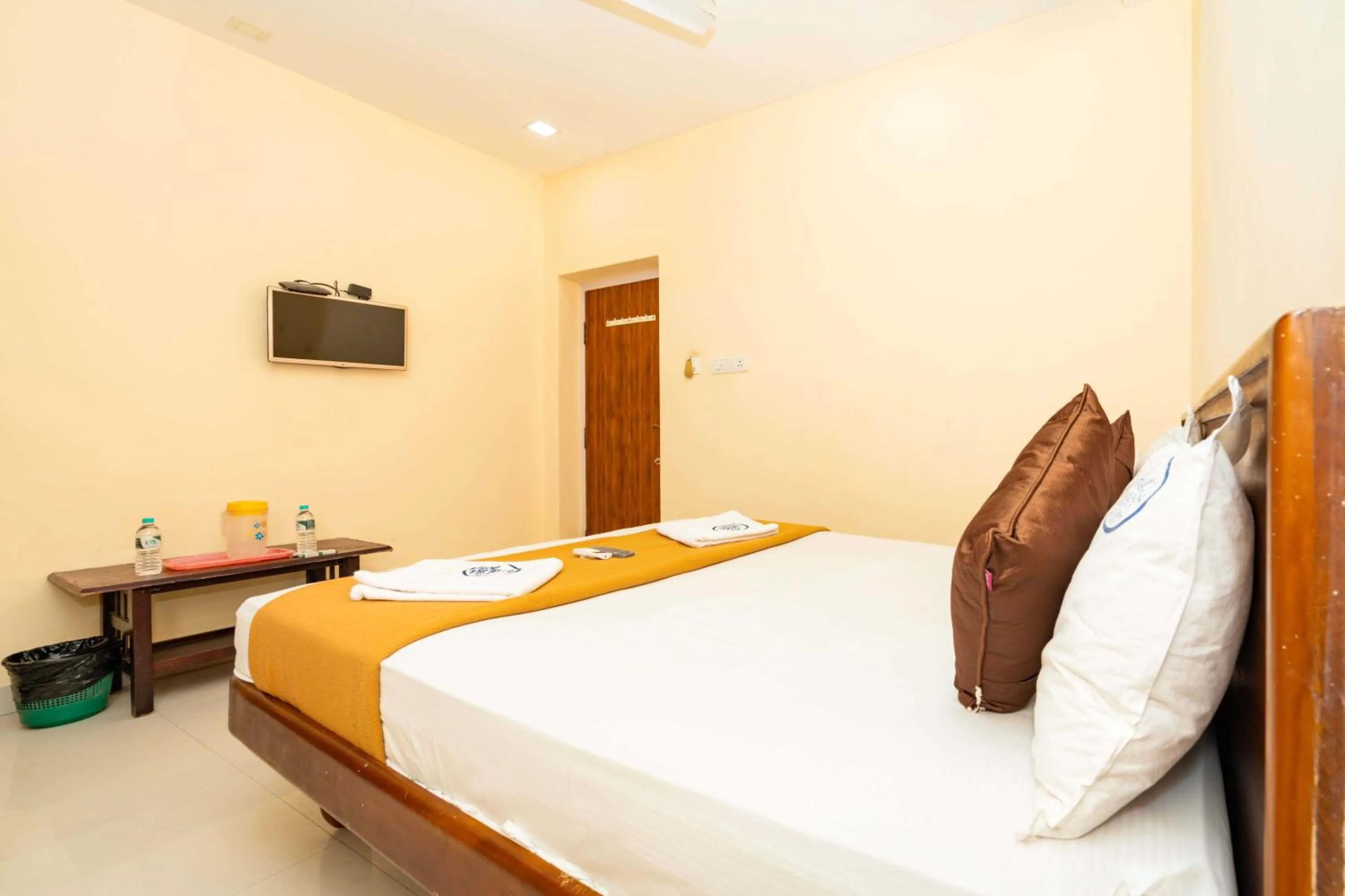 Bedroom, Bed in Amman Residency - Rameswaram