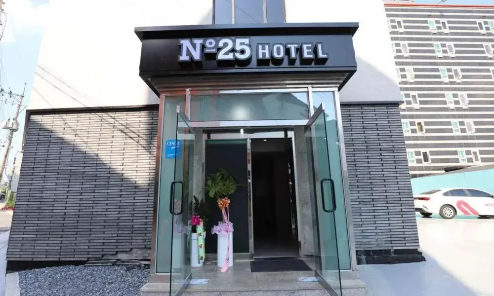 Property building in JECHEON No 25 HOTEL Property building in JECHEON No 25 HOTEL