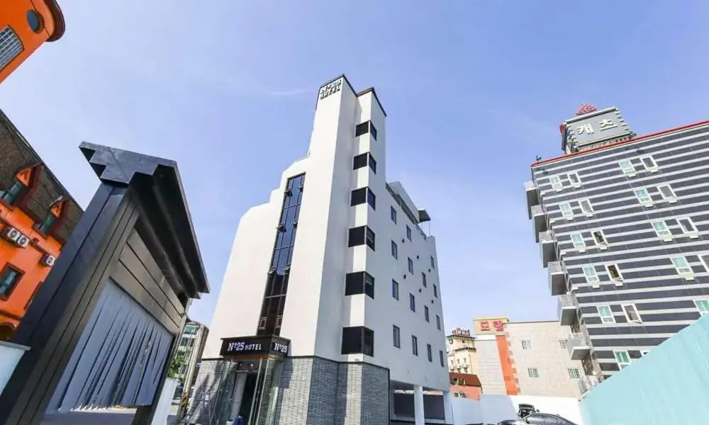 Property building in JECHEON No 25 HOTEL Property building in JECHEON No 25 HOTEL