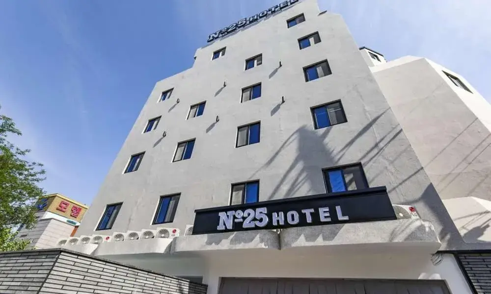Property building in JECHEON No 25 HOTEL Property building in JECHEON No 25 HOTEL