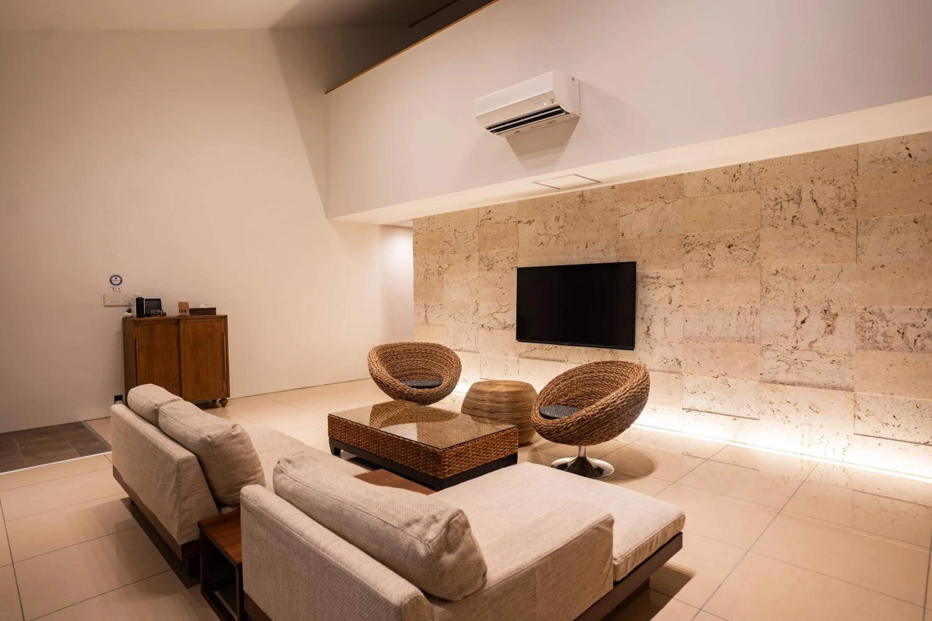 Living room in Secret Villas by Relapool