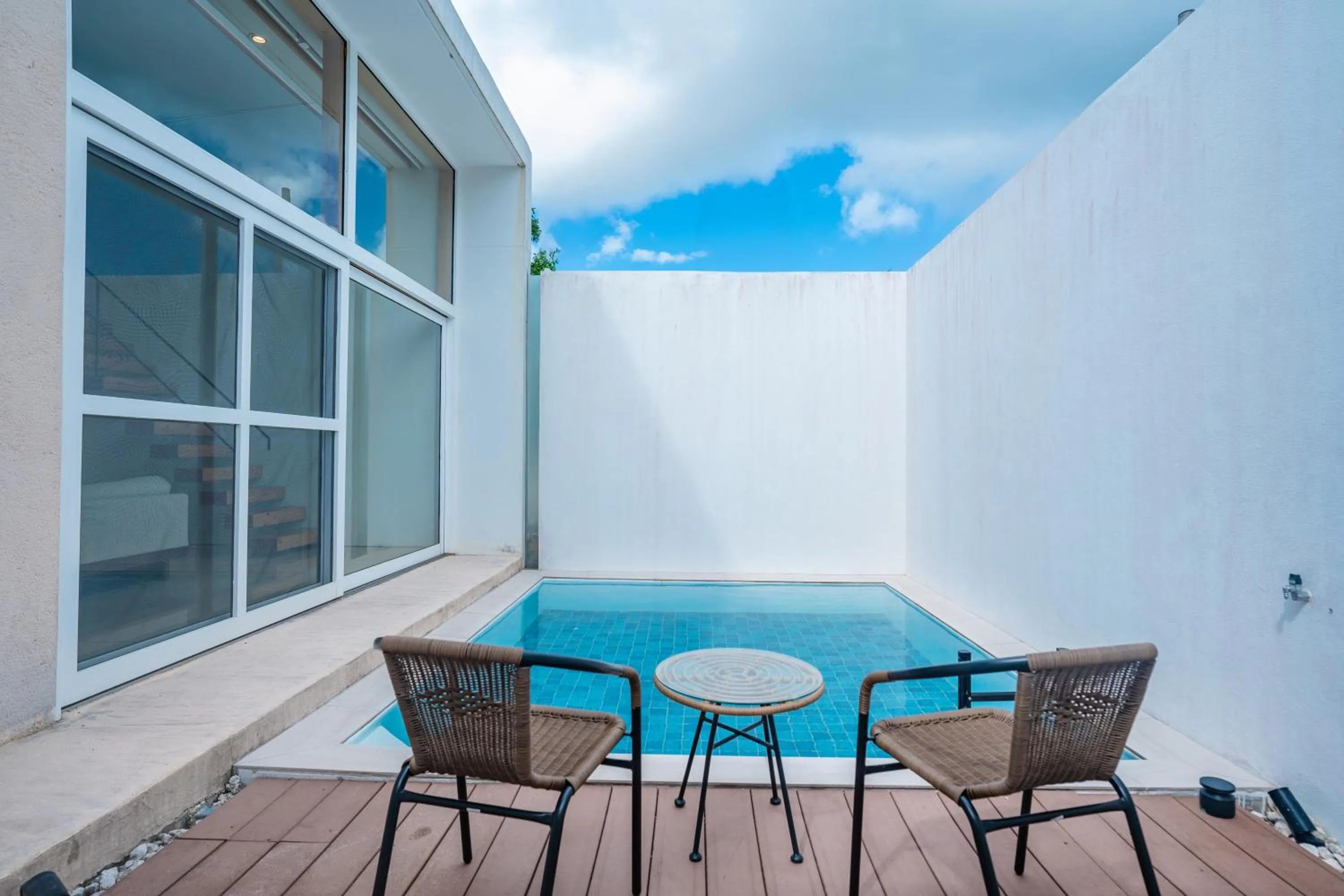 Balcony/Terrace in Secret Villas by Relapool