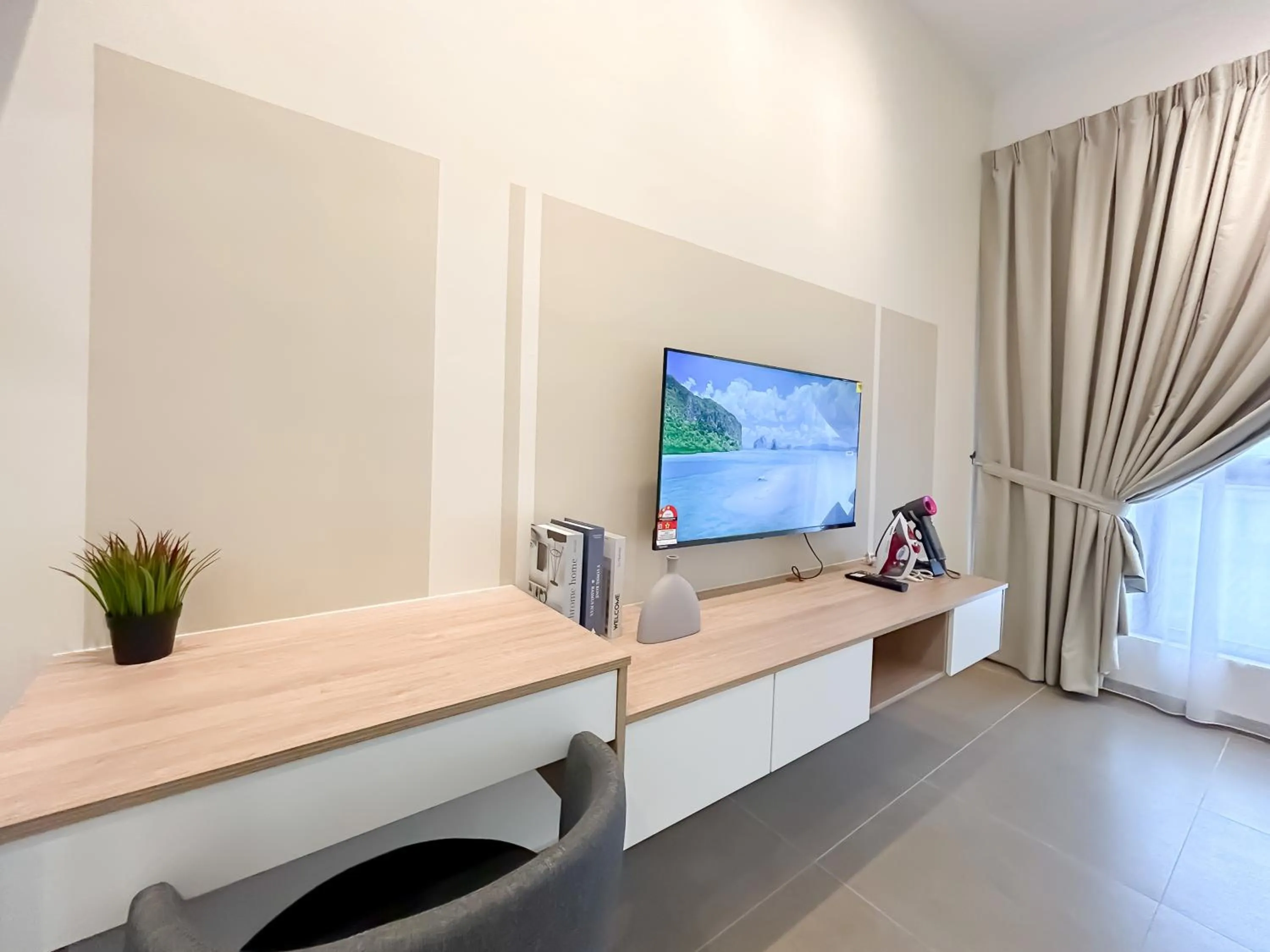 Mossaz by Manhattan Group