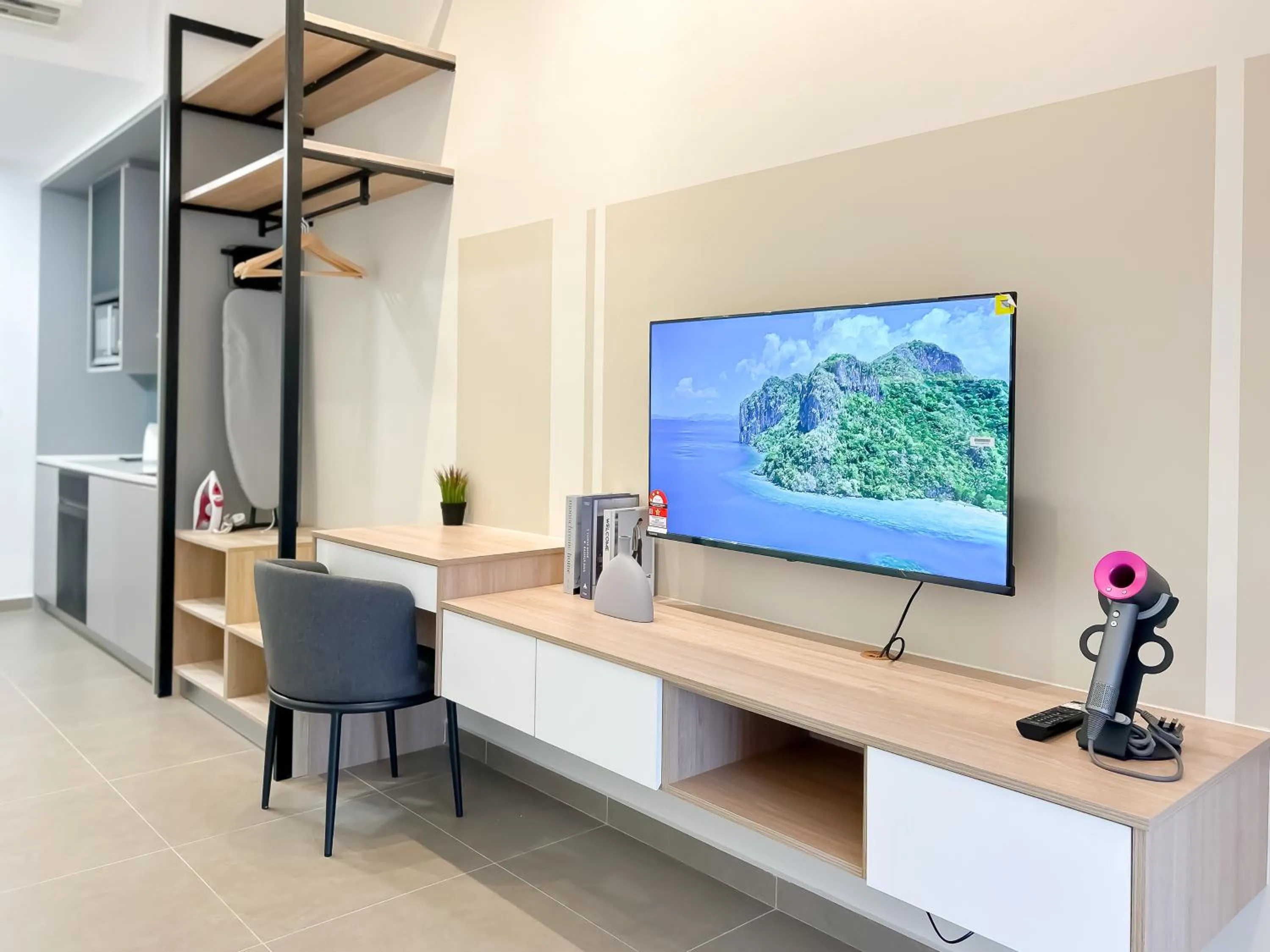 Mossaz by Manhattan Group