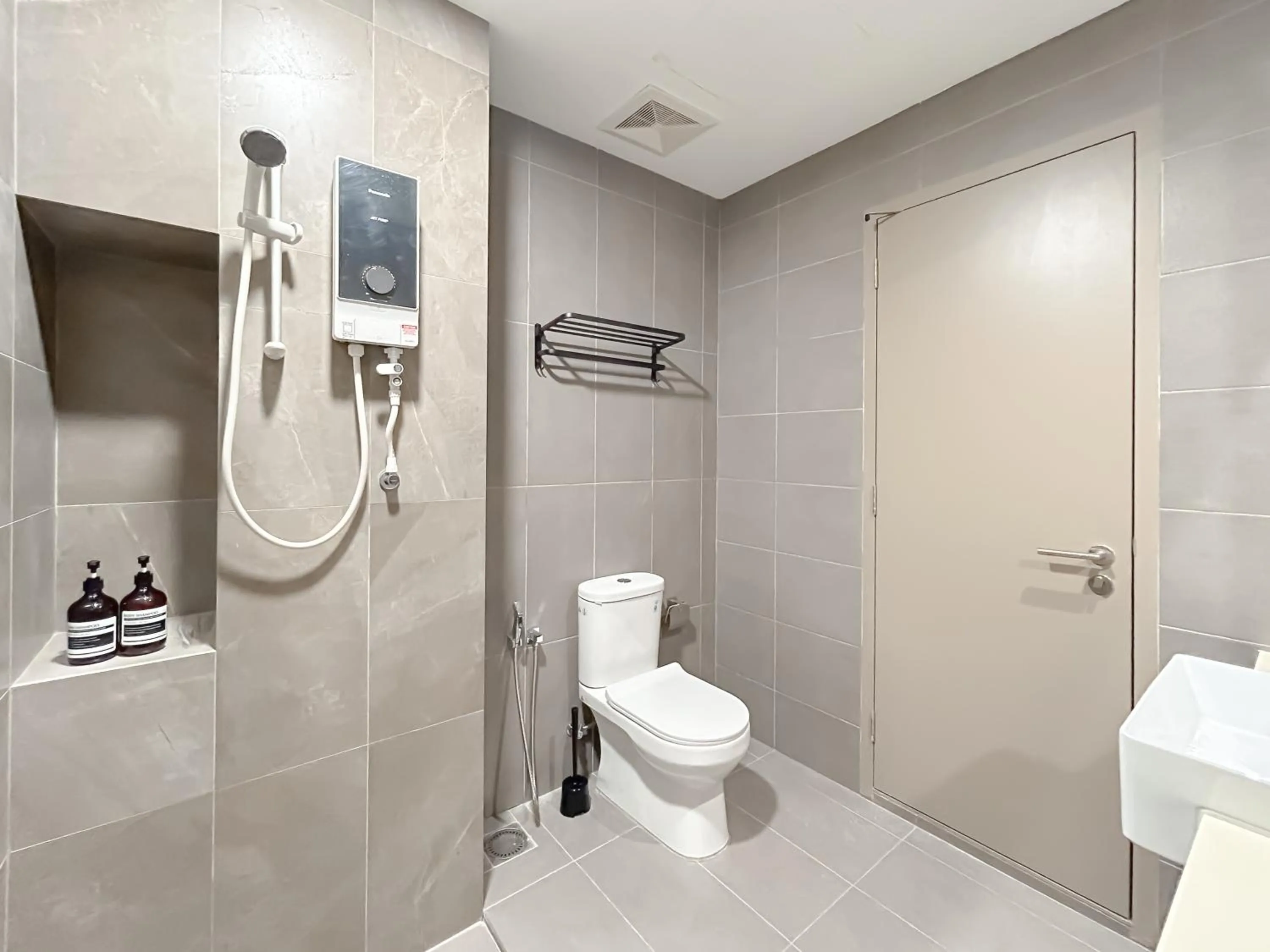 Mossaz by Manhattan Group