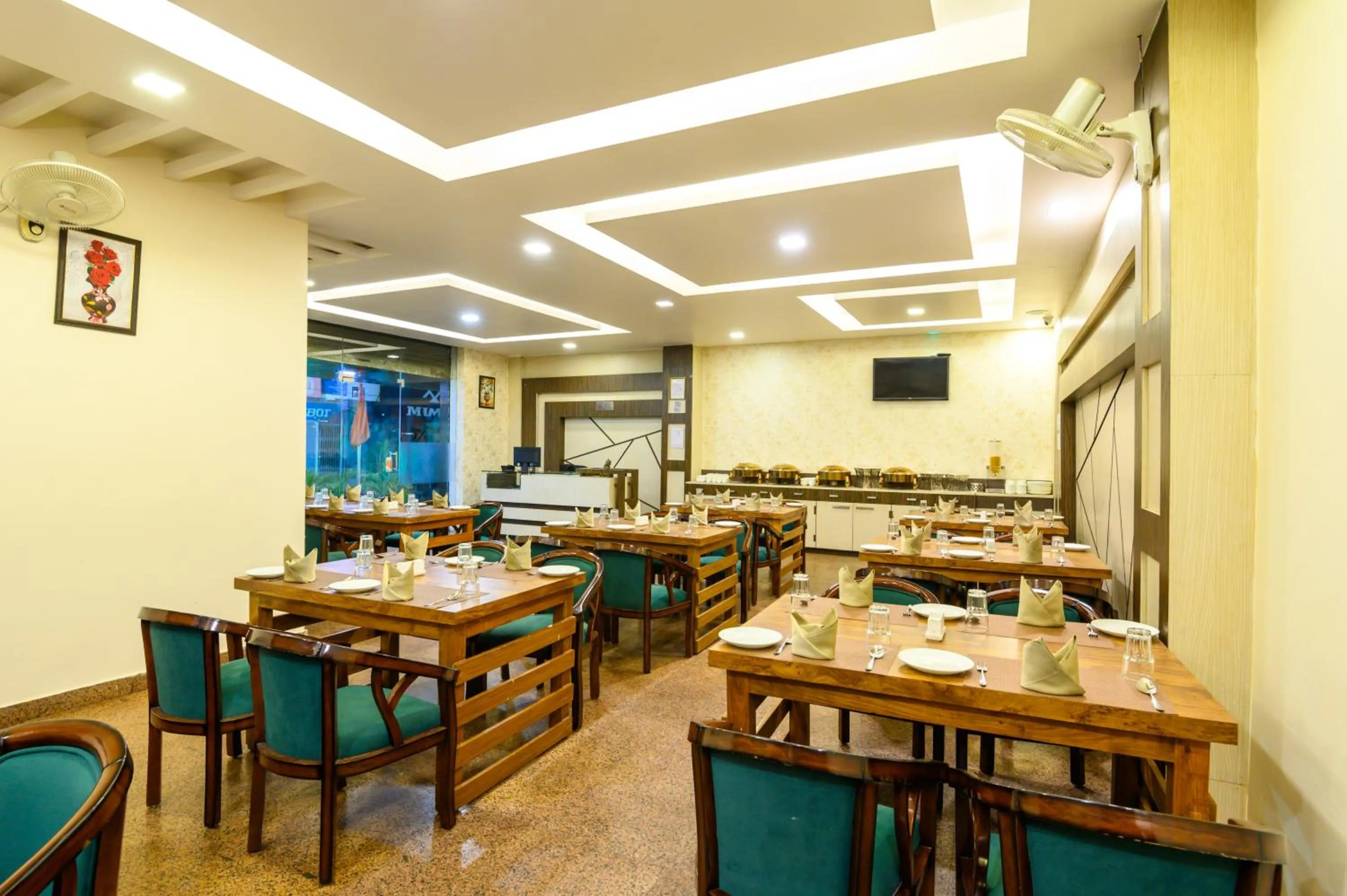 Restaurant/places to eat in Biznotel by Pride, Deoghar