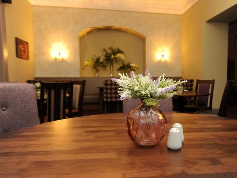 Restaurant/places to eat in The Strathearn Hotel