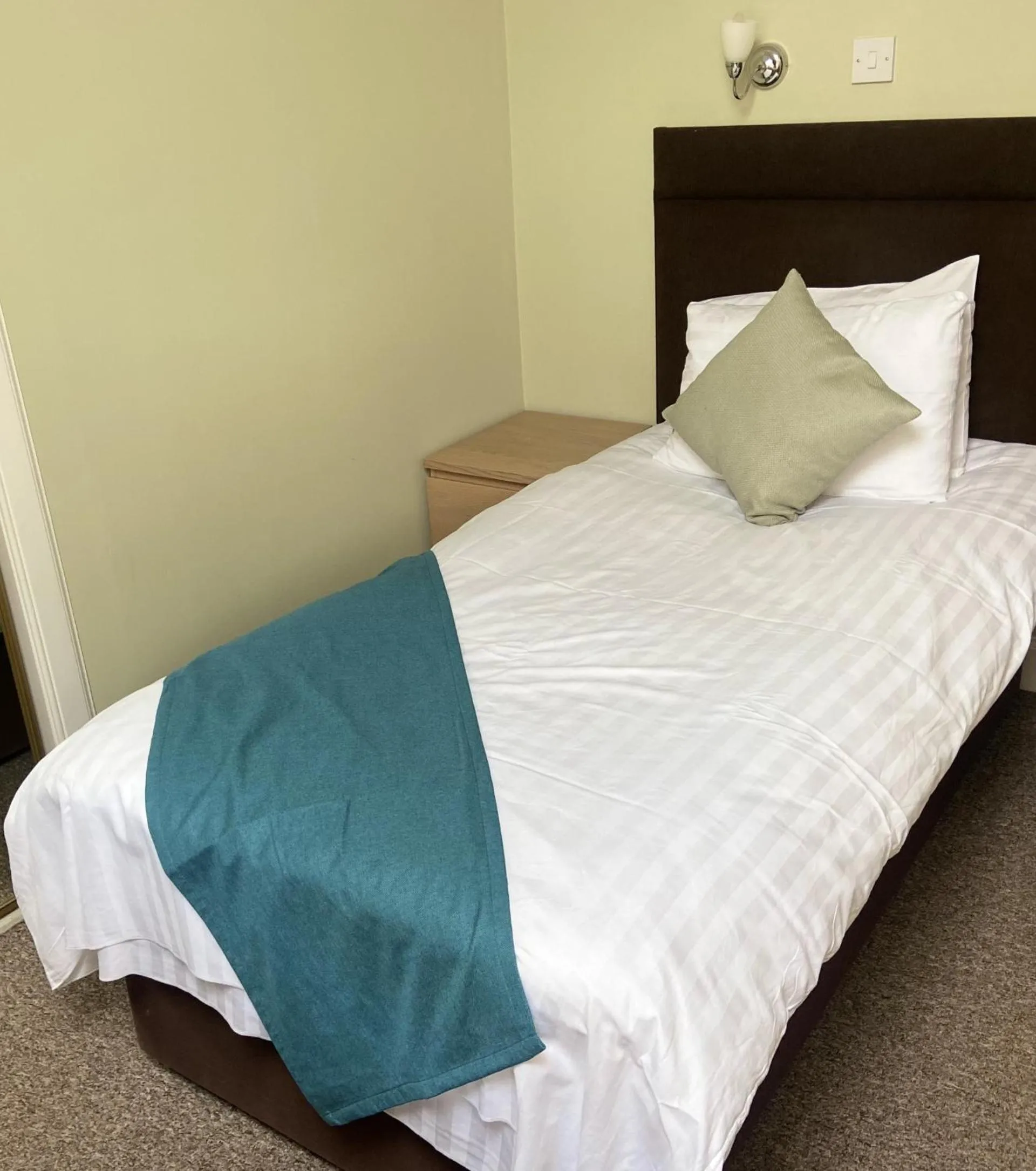 Bed in The Strathearn Hotel