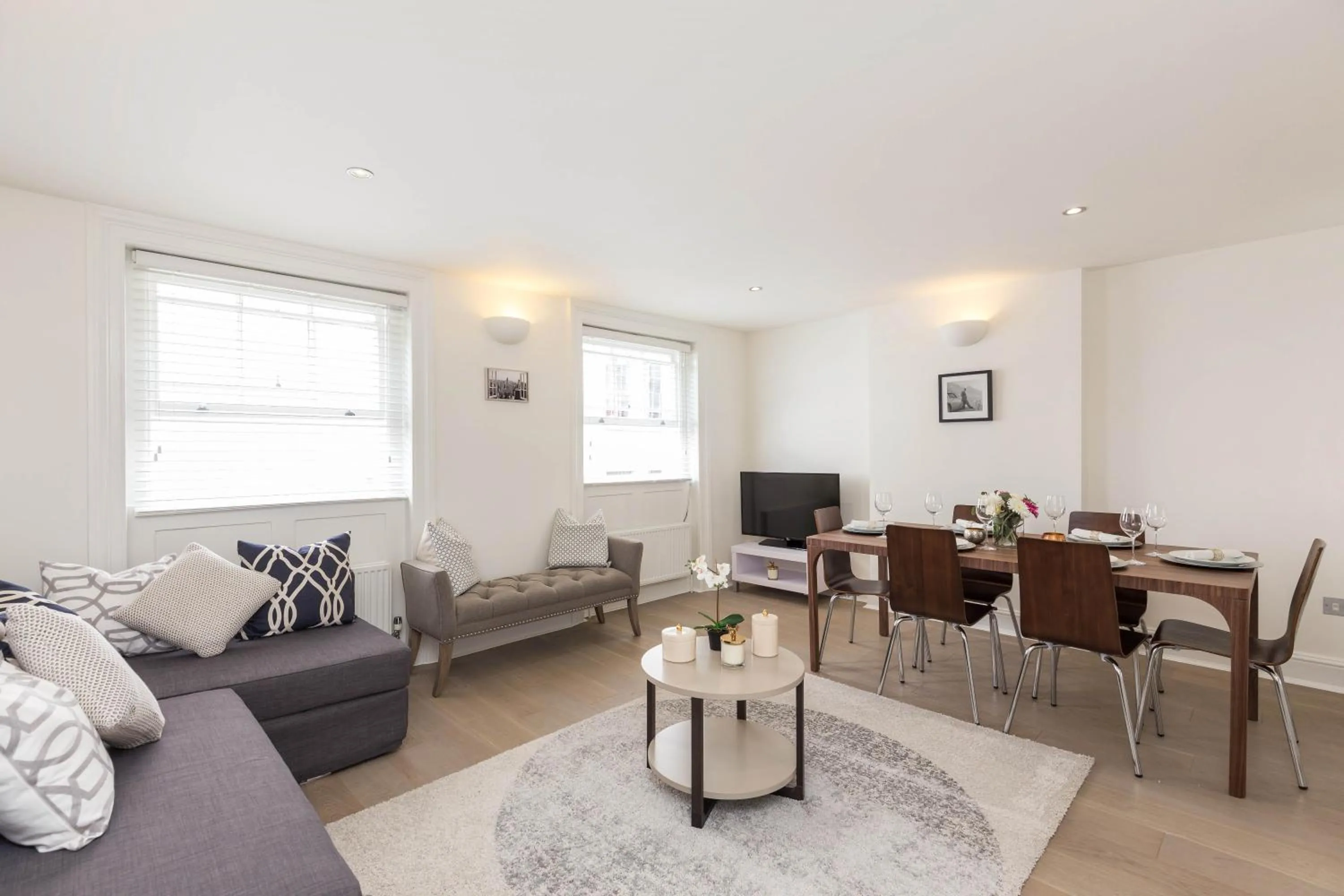TV and multimedia in Covent Garden 2BR - Urban Chic Apartment
