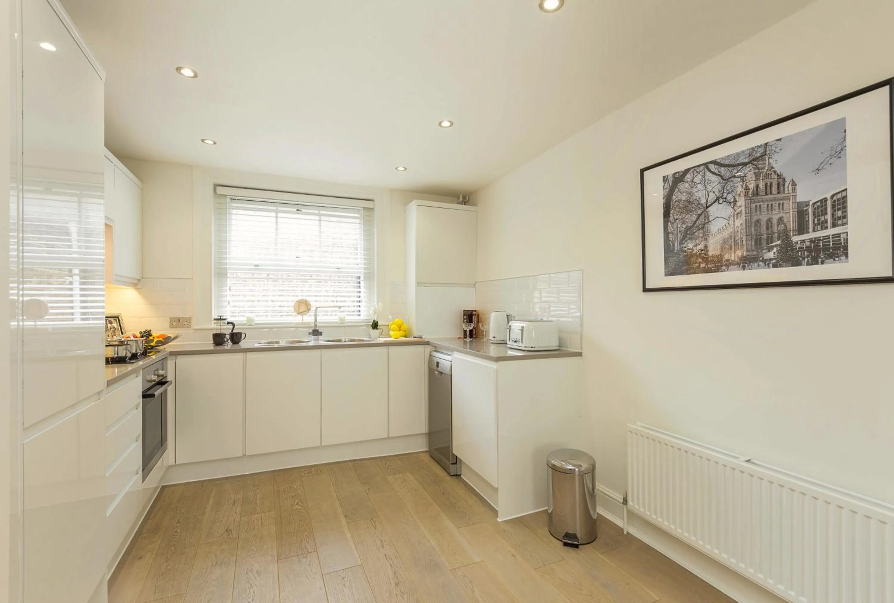 Coffee/tea facilities in Covent Garden 2BR - Urban Chic Apartment