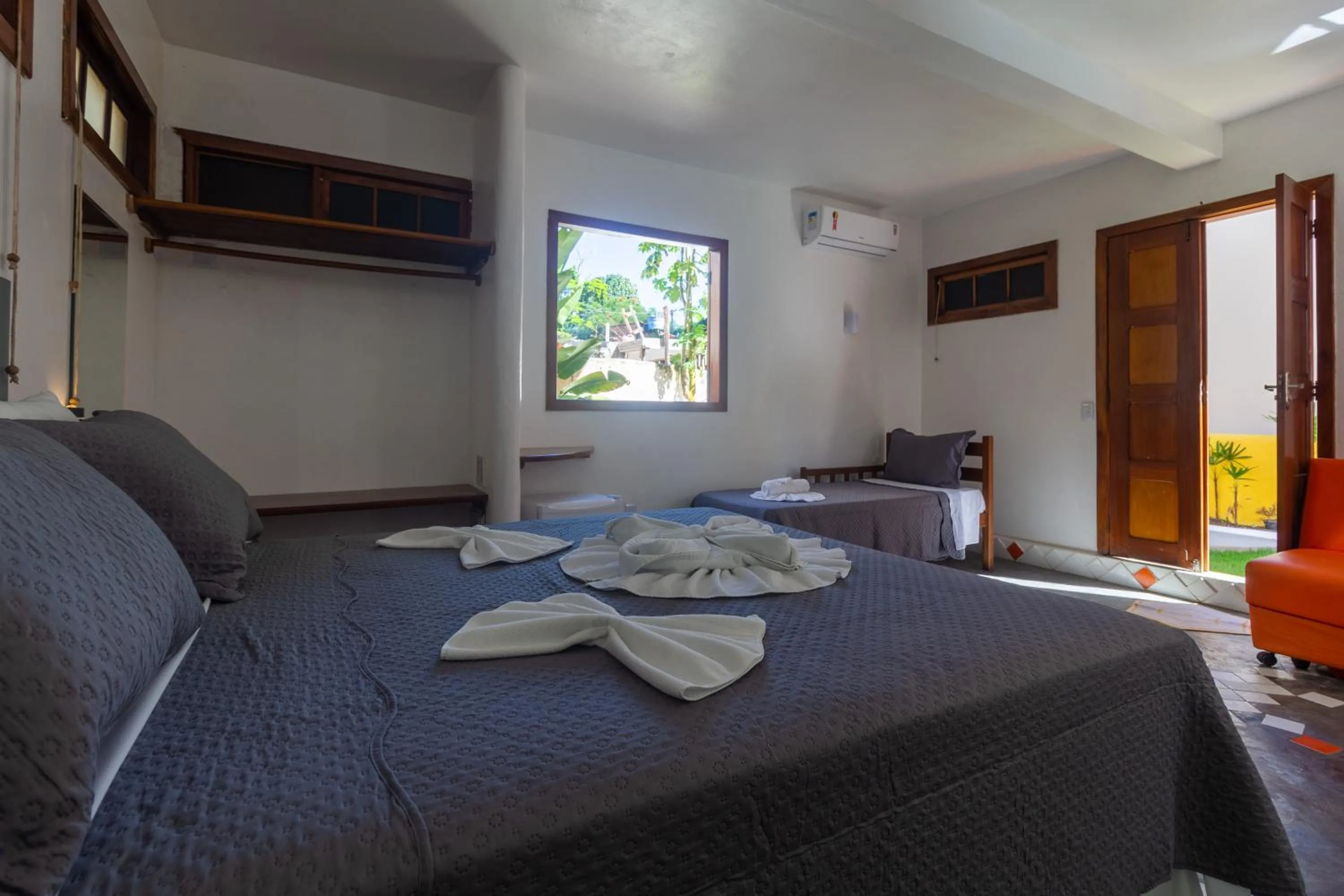Living room, Bed in Cavalo Marinho Flats
