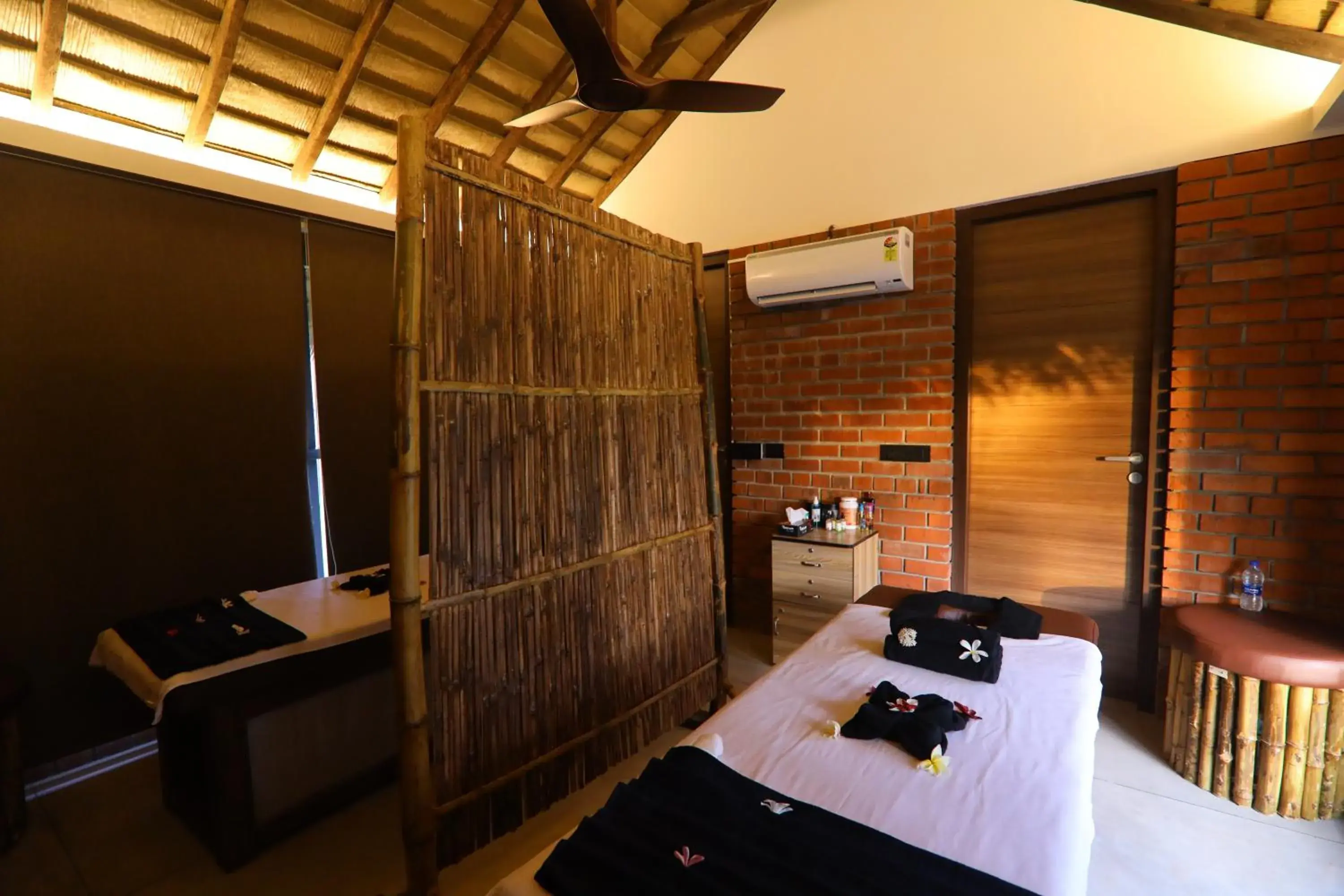 Spa and wellness centre/facilities, Bed in LA PALMERA Spa and wellness centre/facilities, Bed in LA PALMERA
