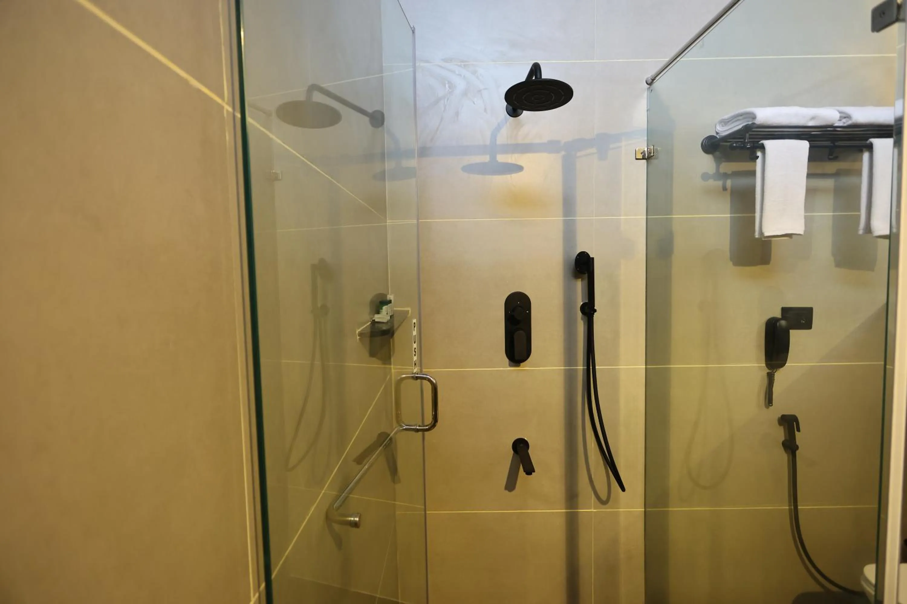 Shower in LA PALMERA