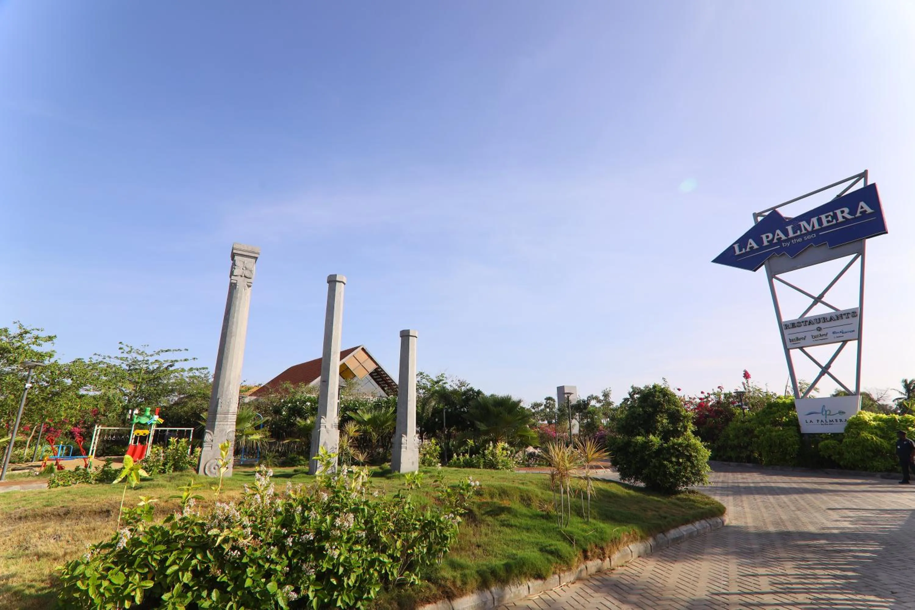 Facade/entrance in LA PALMERA