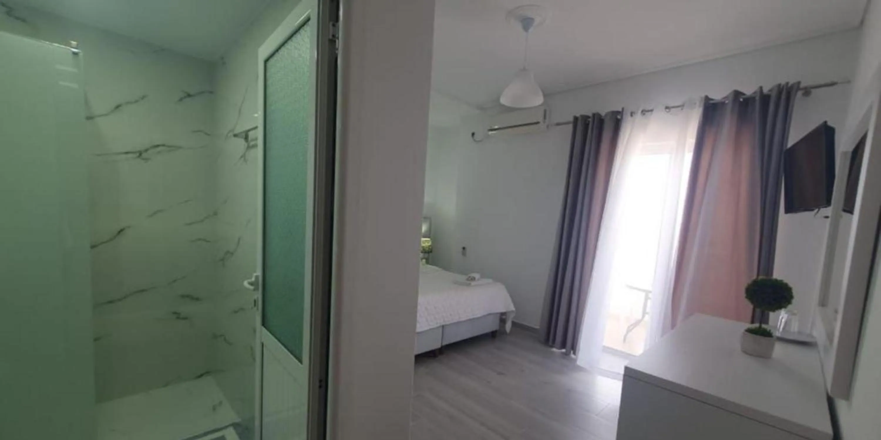 Shower, Bed in Ceko Hotel