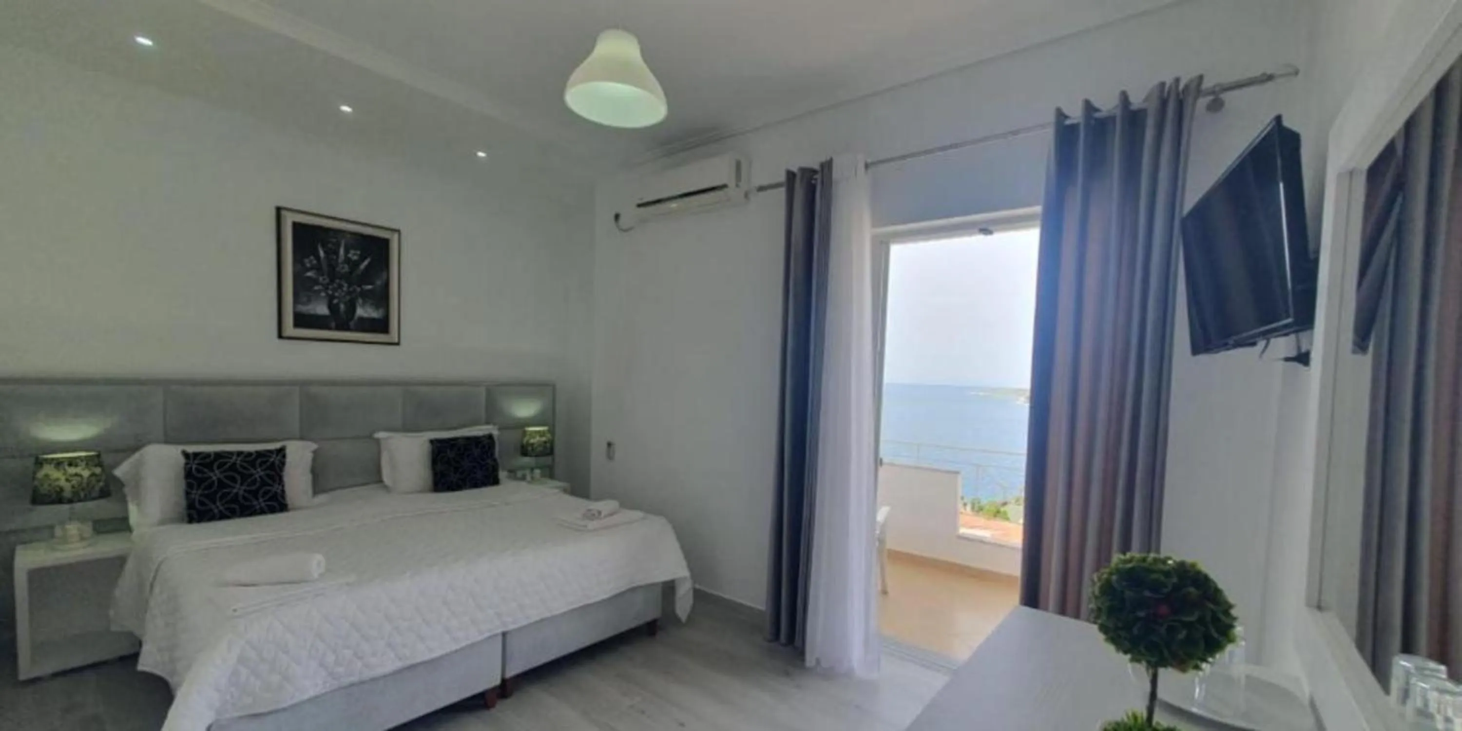 Photo of the whole room, Bed in Ceko Hotel