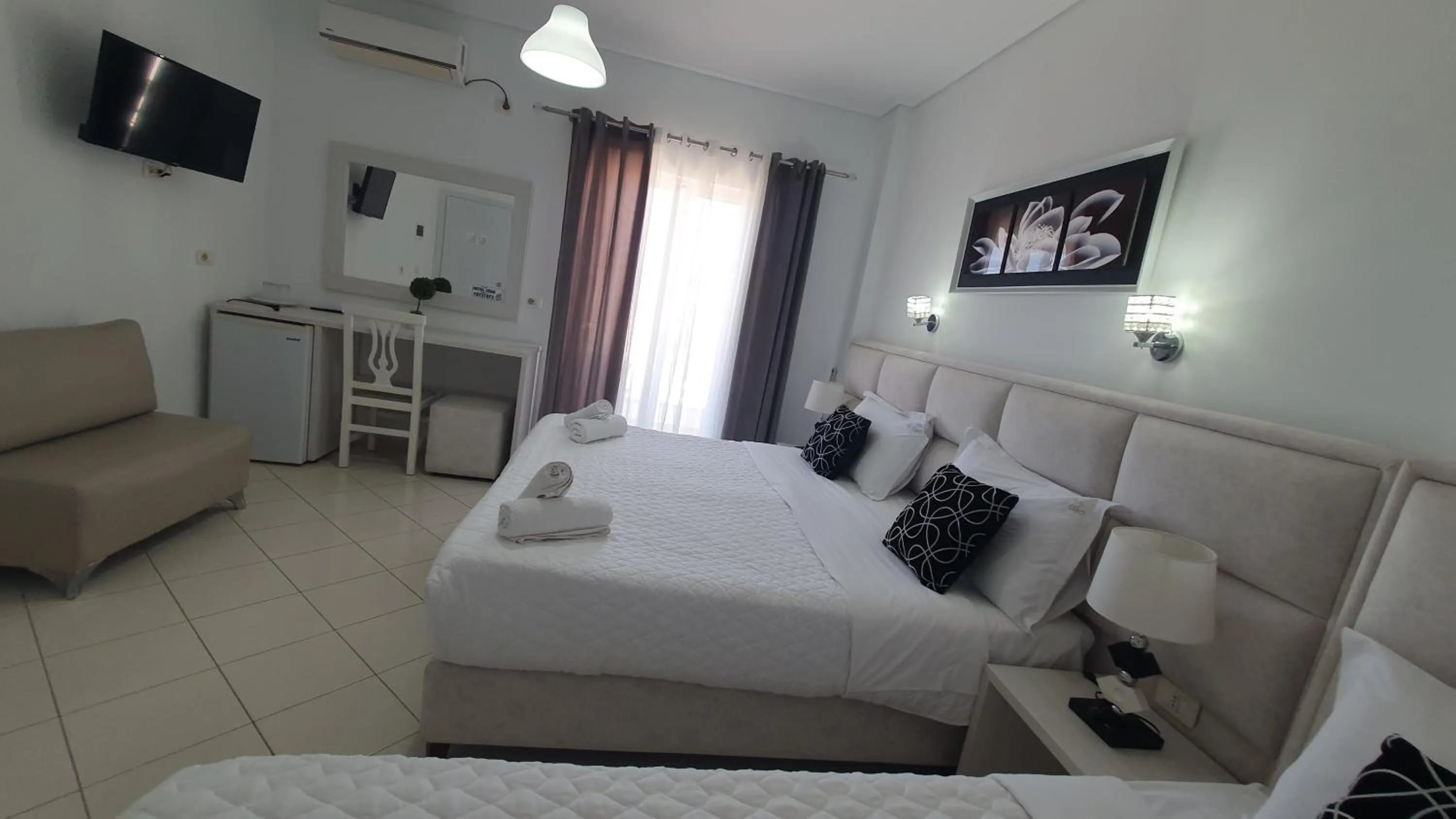 TV and multimedia, Bed in Ceko Hotel