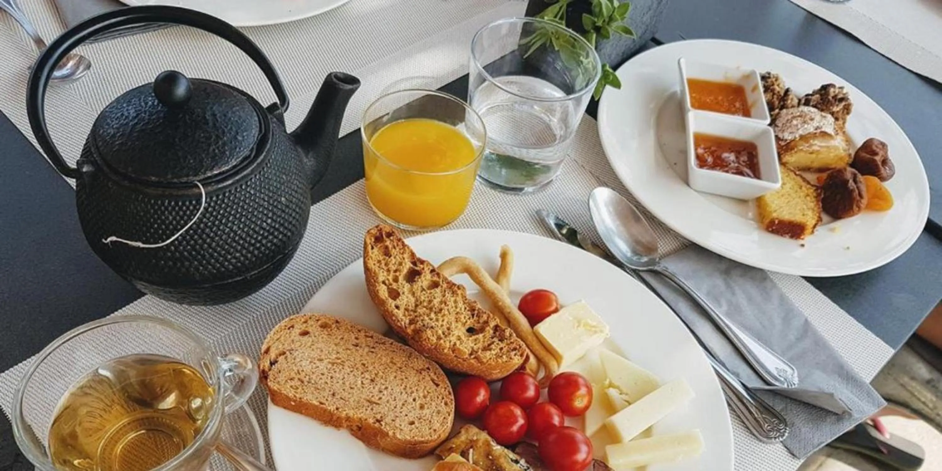 Continental breakfast in Ceko Hotel