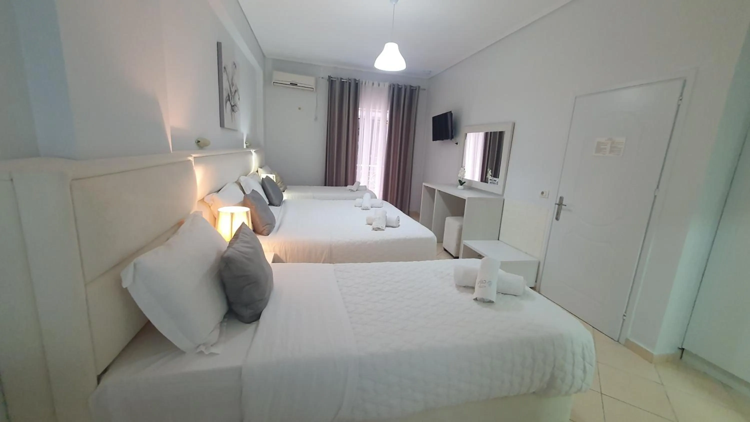 TV and multimedia, Bed in Ceko Hotel
