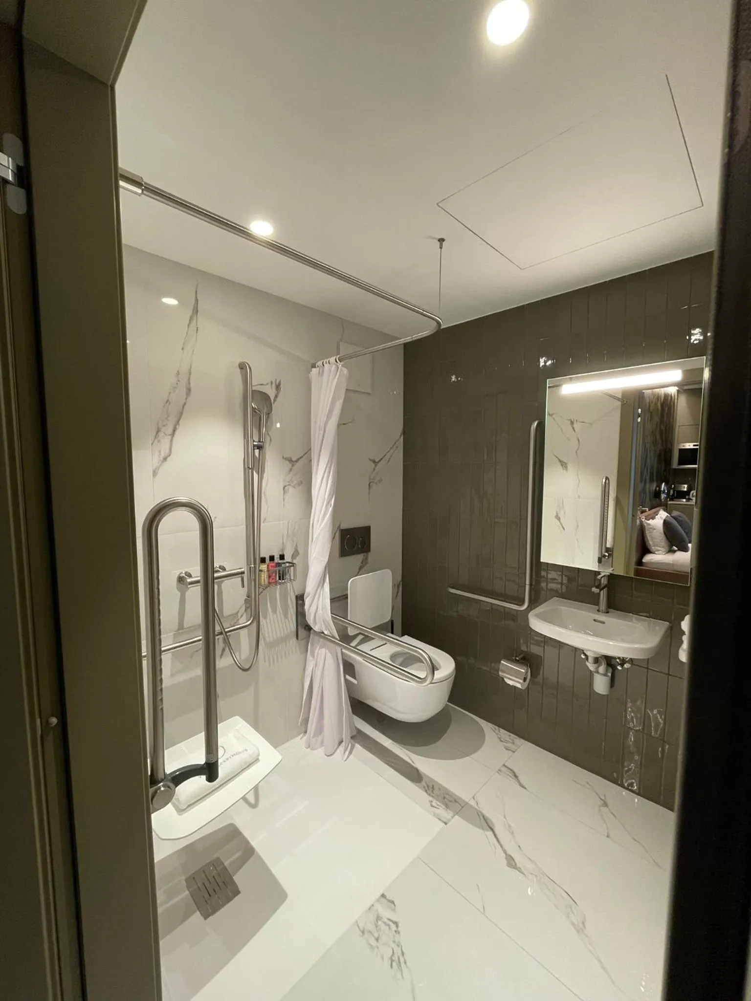 Shower in VISIONAPARTMENTS Lugano - contactless check-in