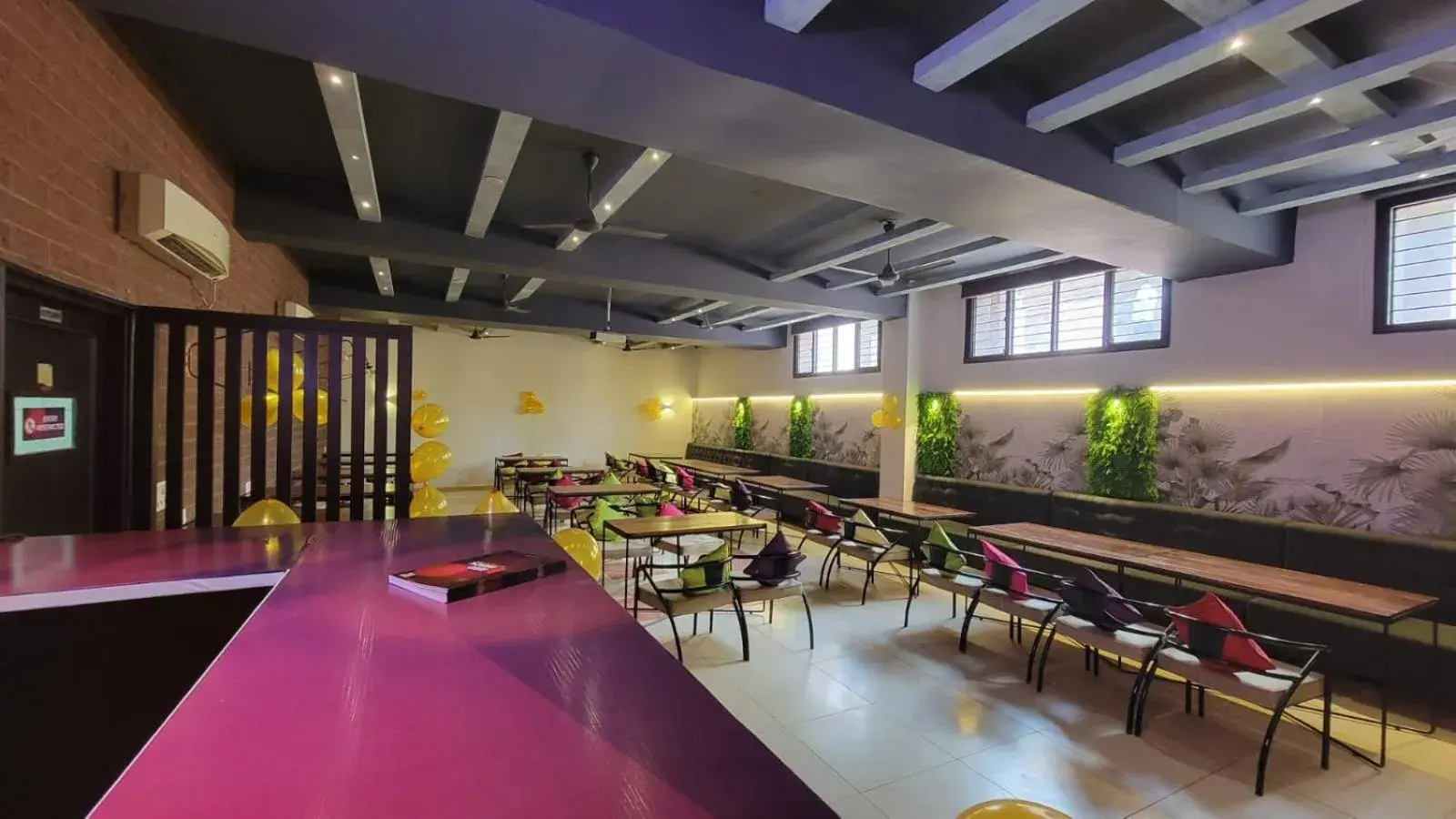 Restaurant/places to eat in Hotel Hari Villa Restaurant/places to eat in Hotel Hari Villa