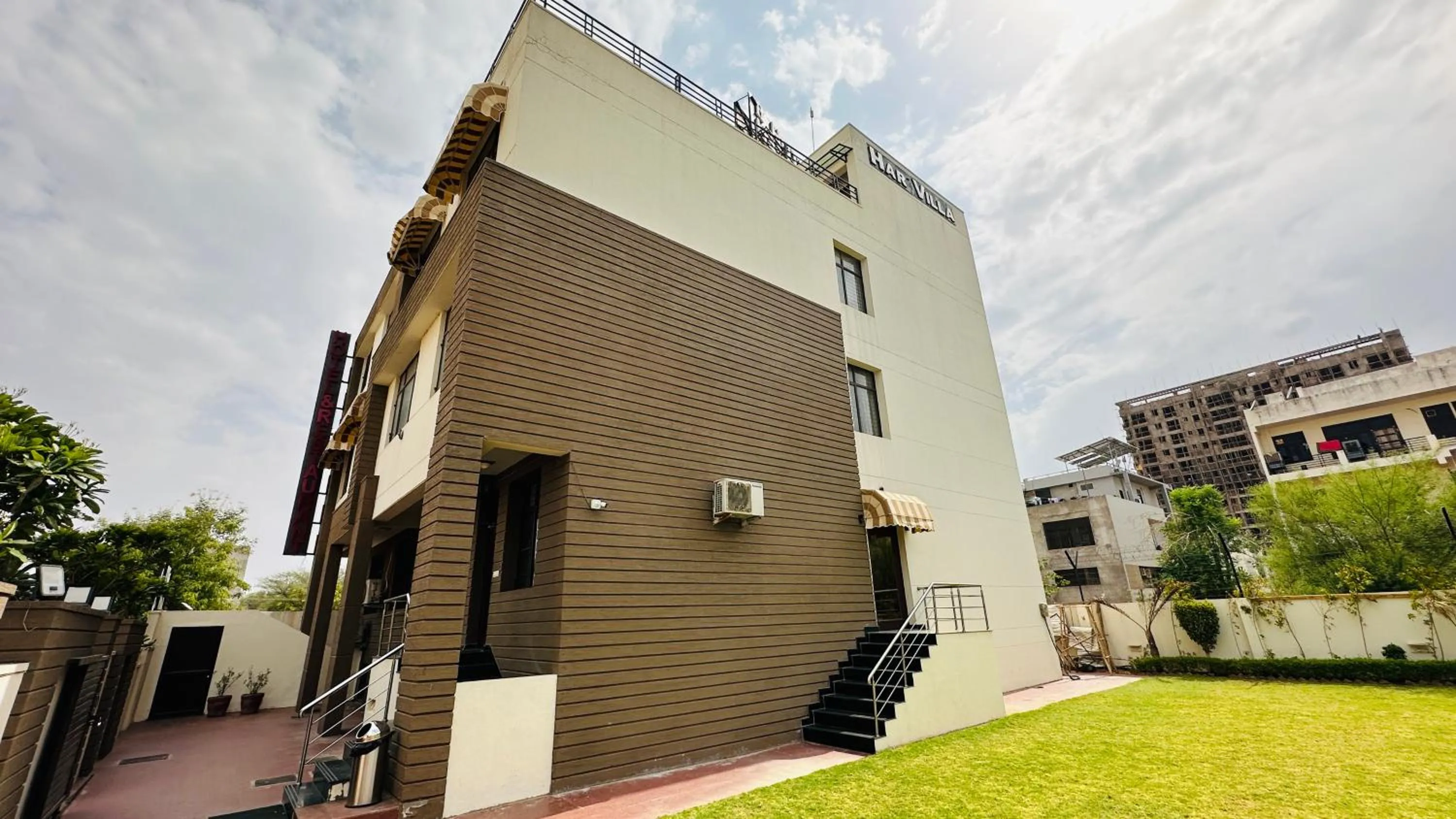 Property building in Hotel Hari Villa